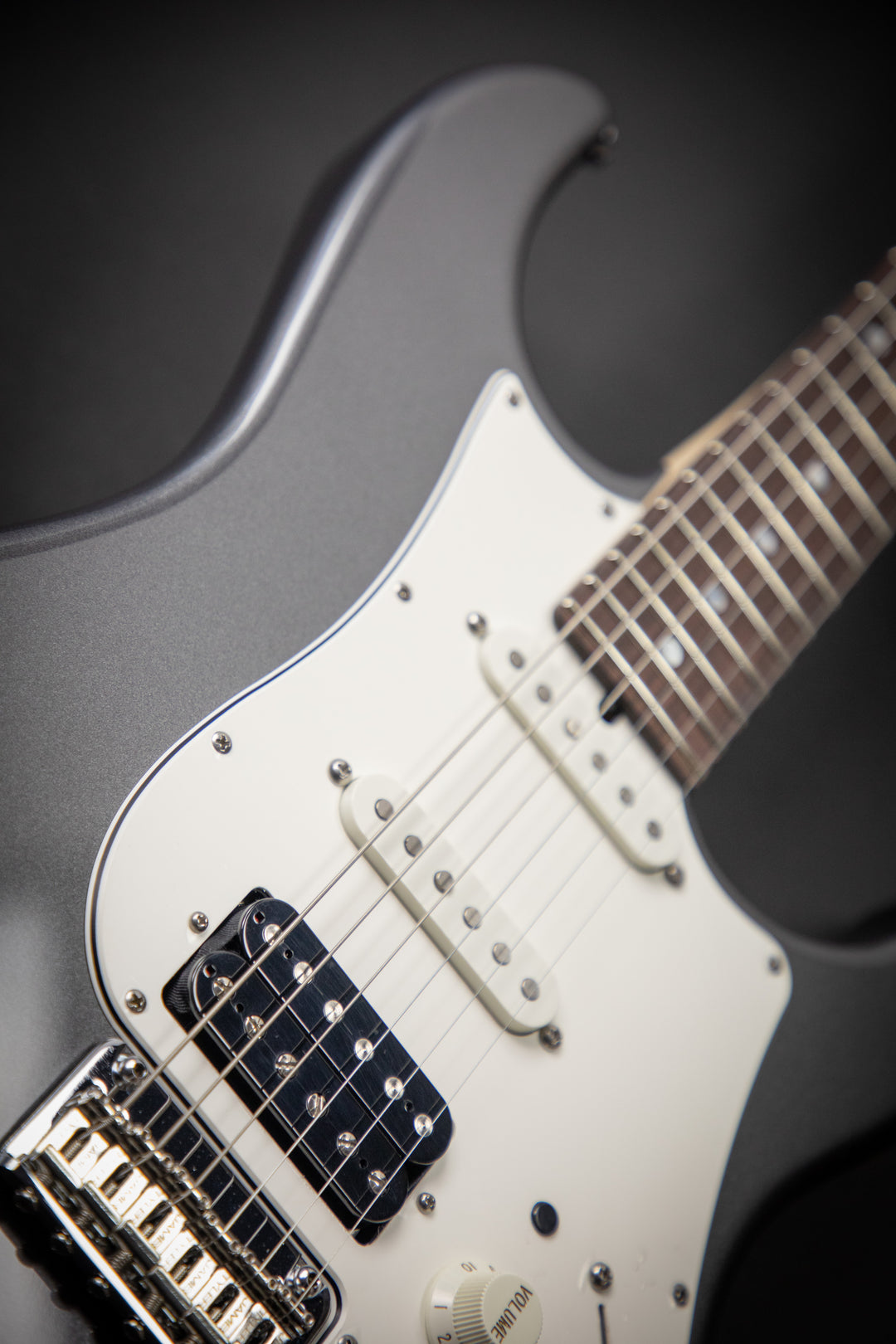 Studio Elite HD Charcoal Frost Metallic (J7129)