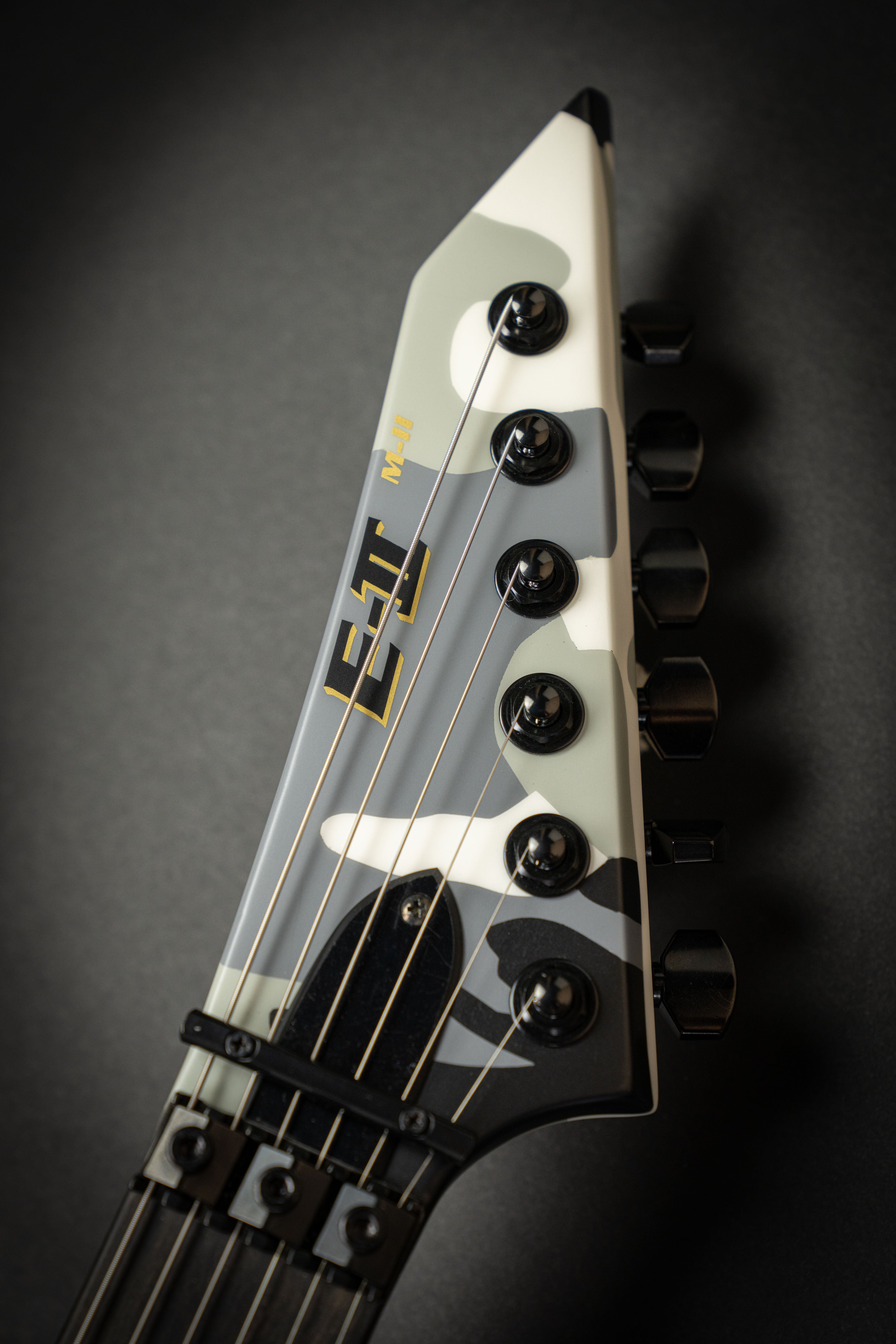 E-II M-II Neck Thru Urban Camo (ES6062243) – Guitars Rebellion