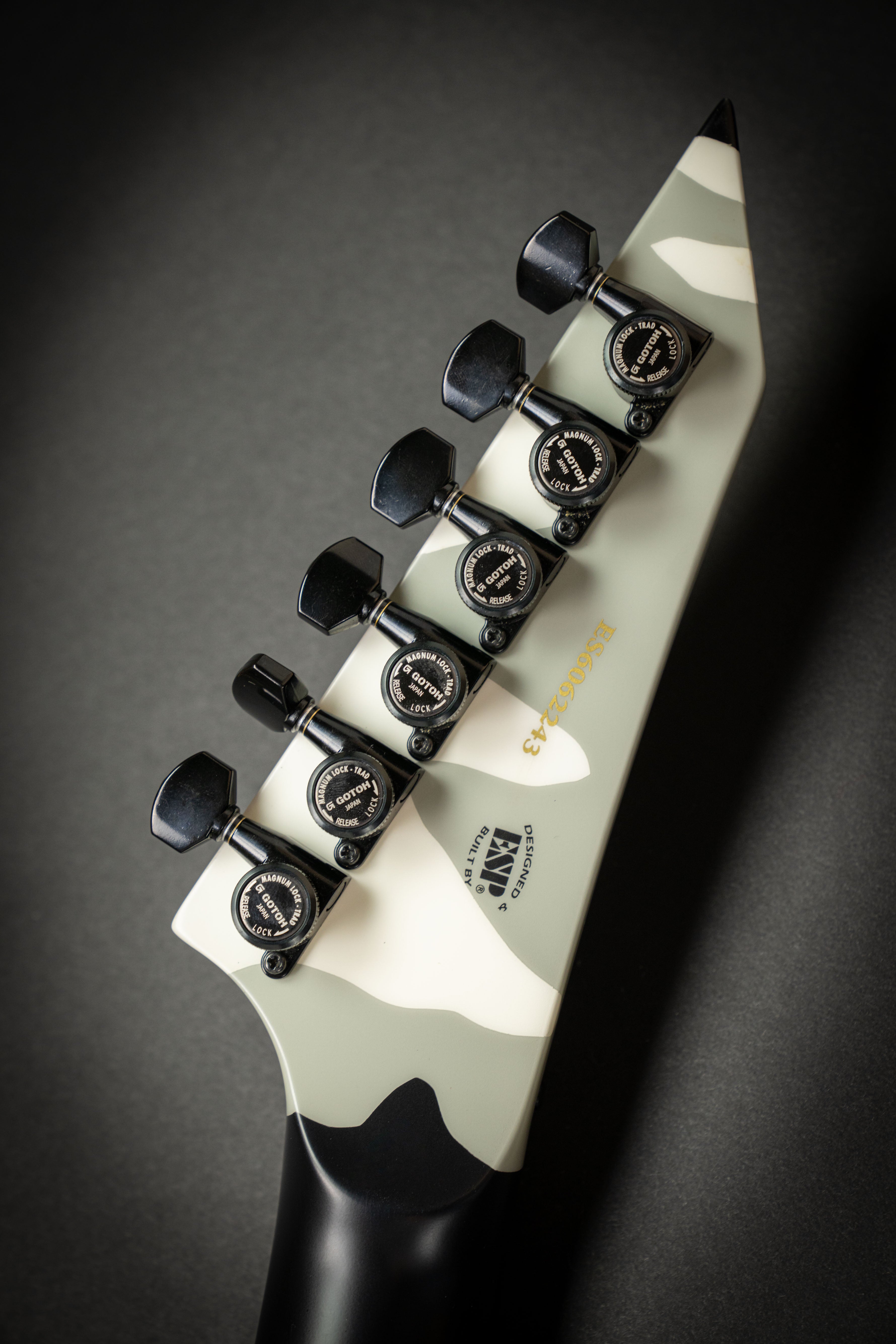 E-II M-II Neck Thru Urban Camo (ES6062243) – Guitars Rebellion