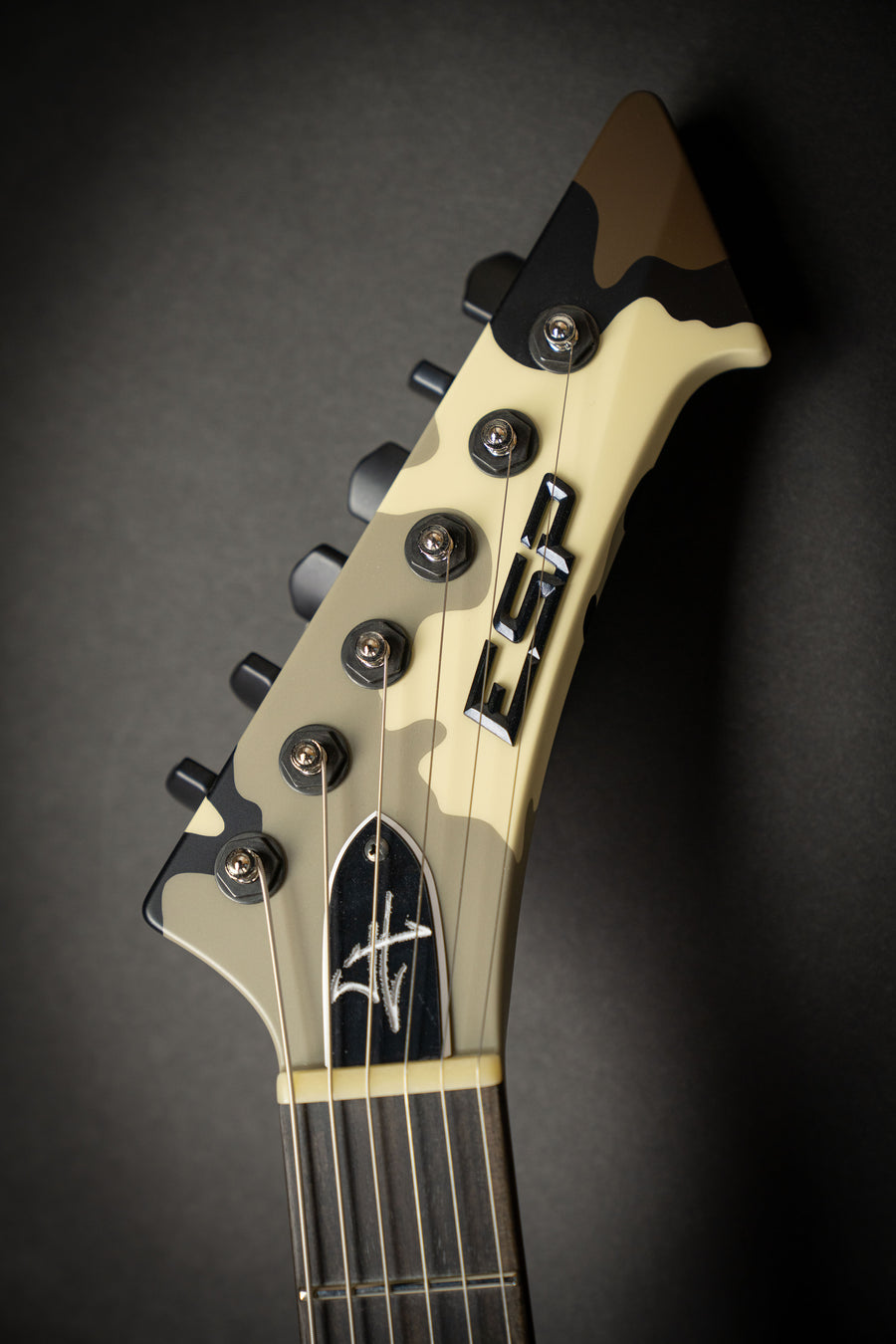 ESP Custom Shop Snakebyte Camo KUIU (E4080232) – Guitars Rebellion