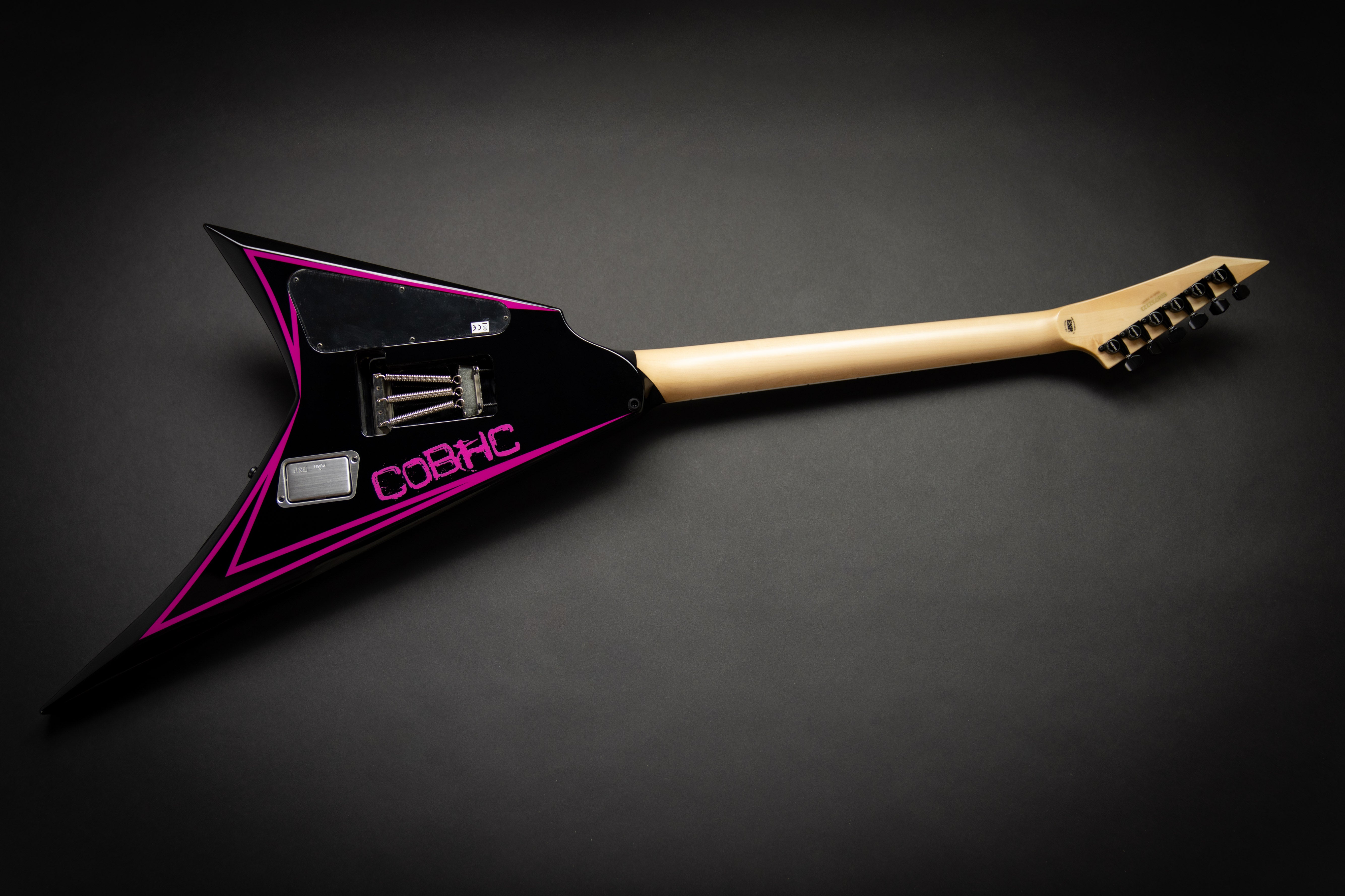 Edwards E-Alexi Pink Sawtooth (ED8732223) – Guitars Rebellion