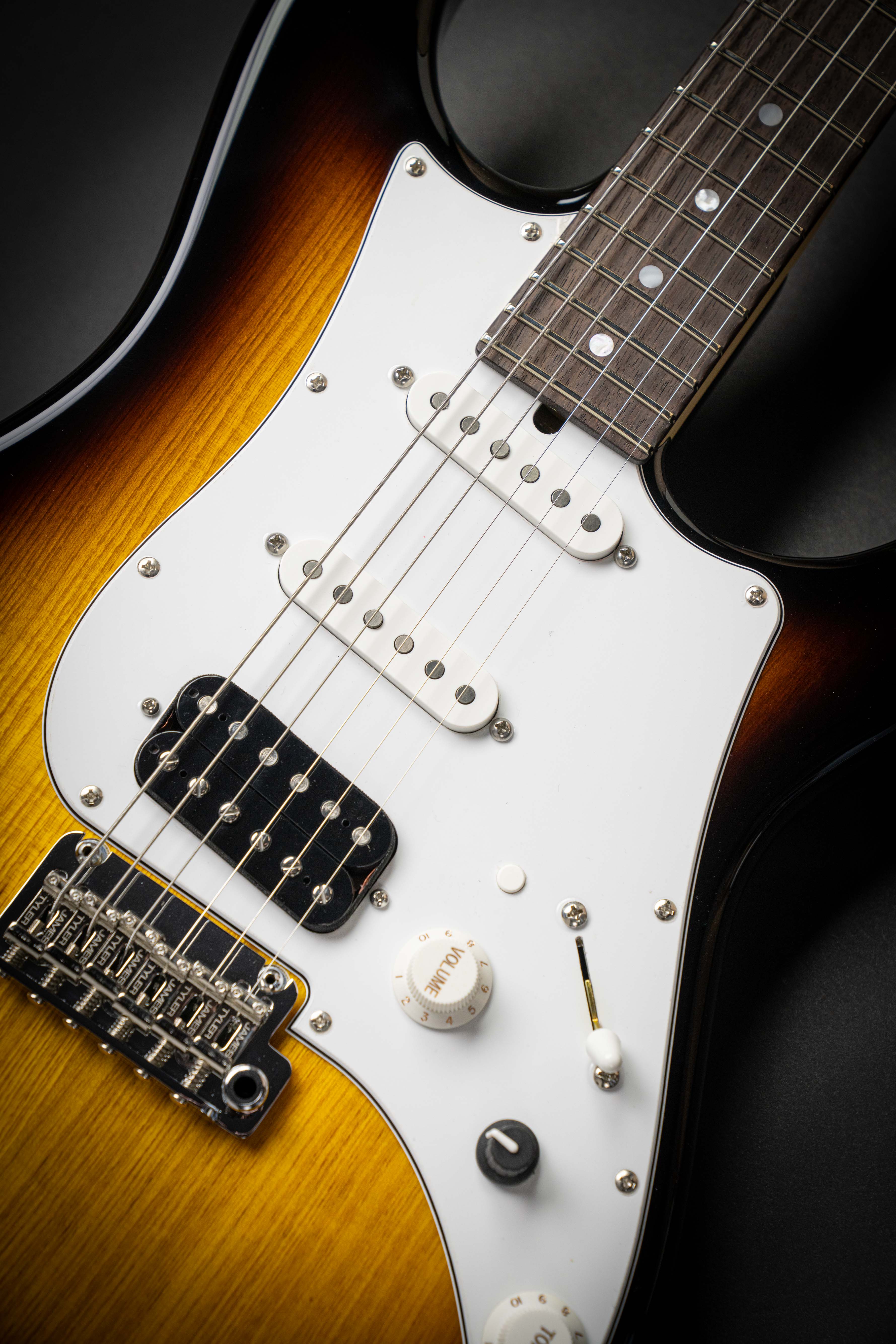 James Tyler Japan Studio Elite HD 2 Tone Sunburst (J25040