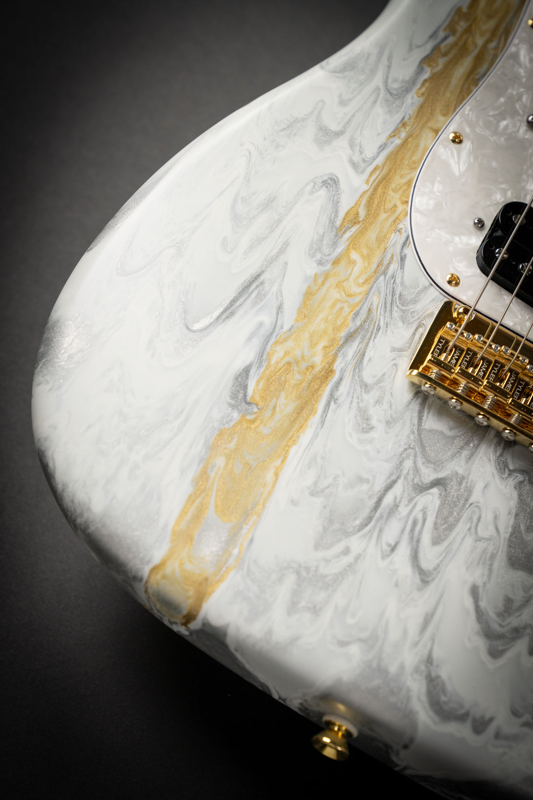 Studio Elite HD White Shmear (J25111)