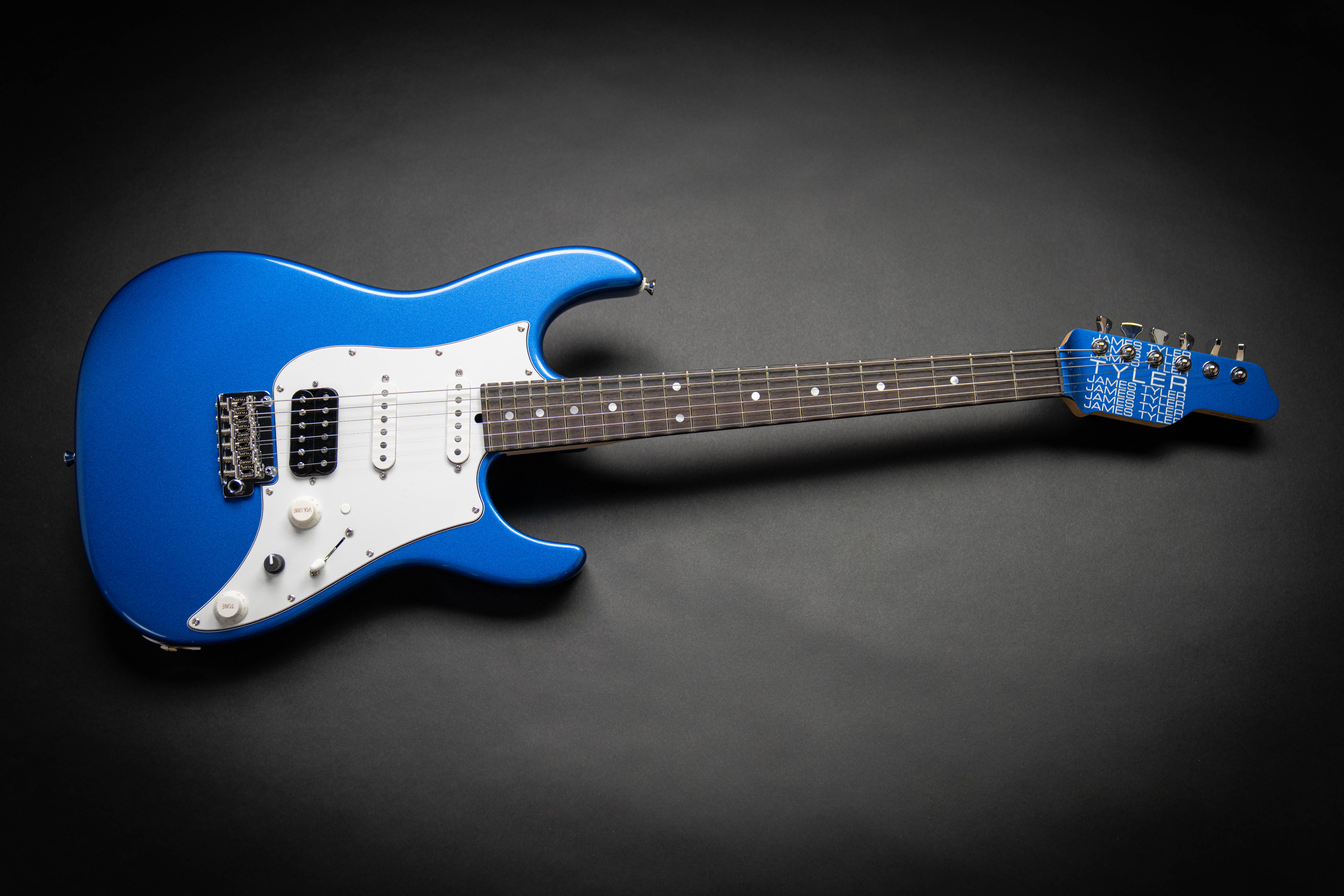 James Tyler Japan Studio Elite HD Lake Placid Blue (J24120
