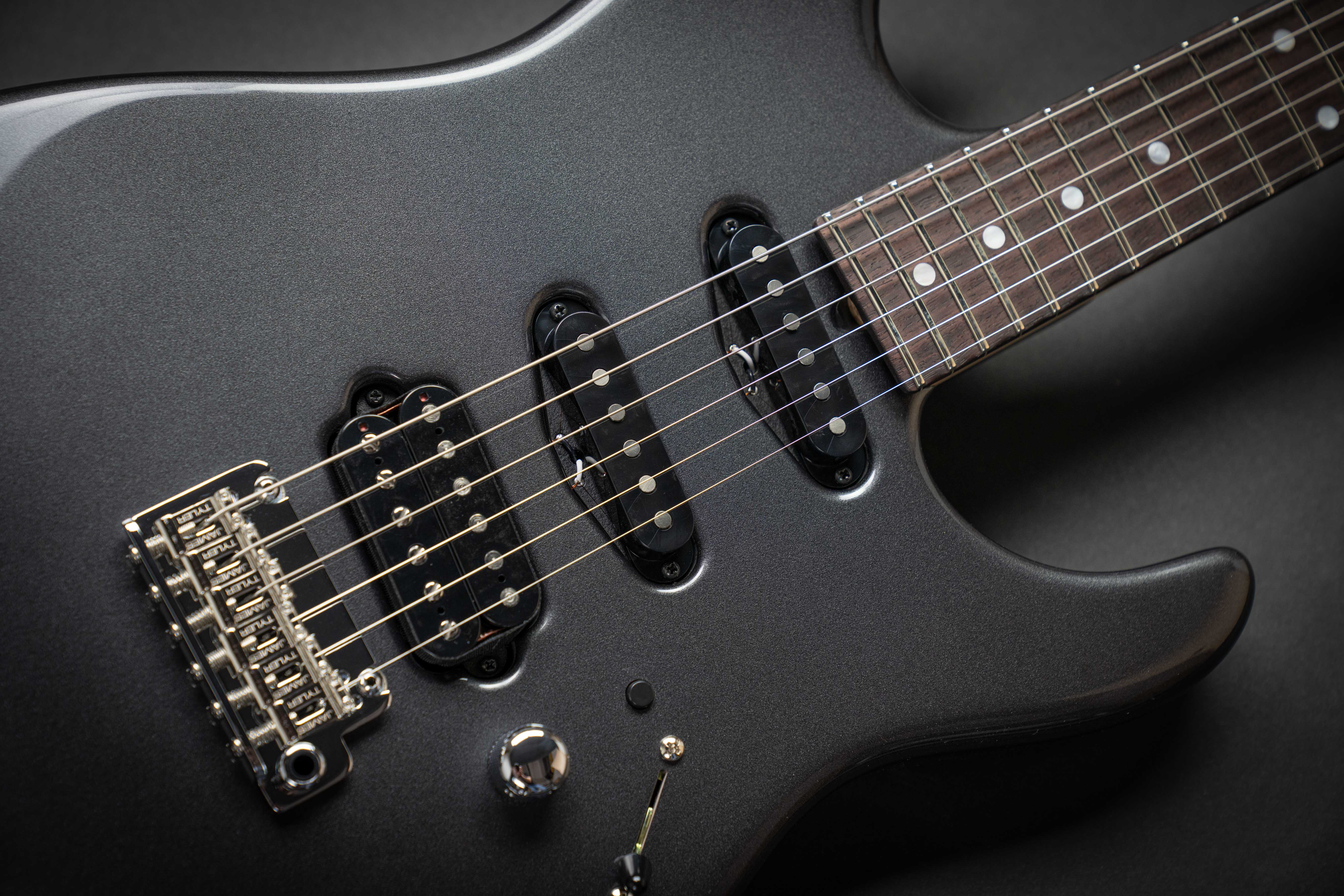 James Tyler Japan Studio Elite HD RR Charcoal Frost Metallic