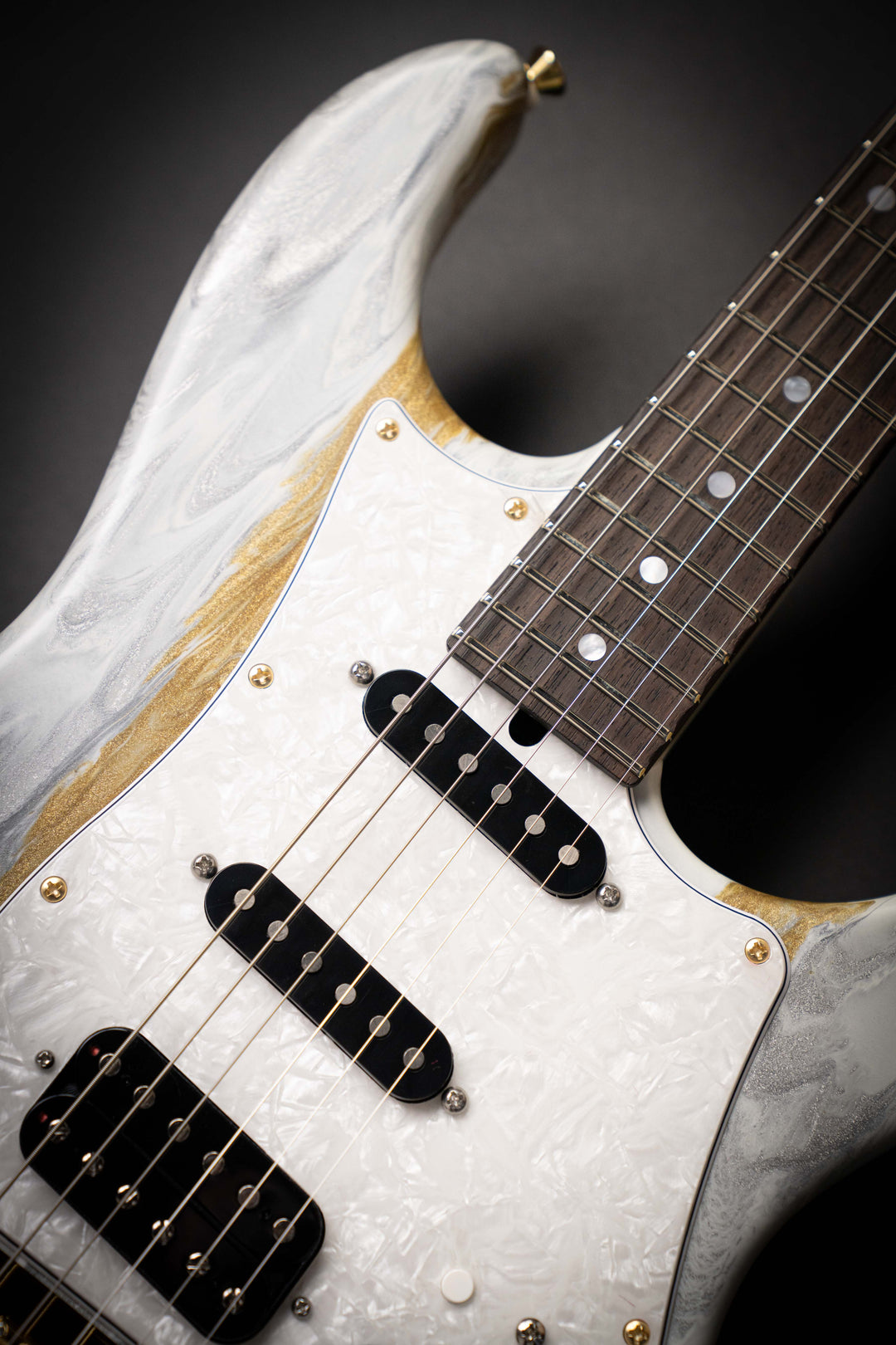 Studio Elite HD White Shmear (J26009)