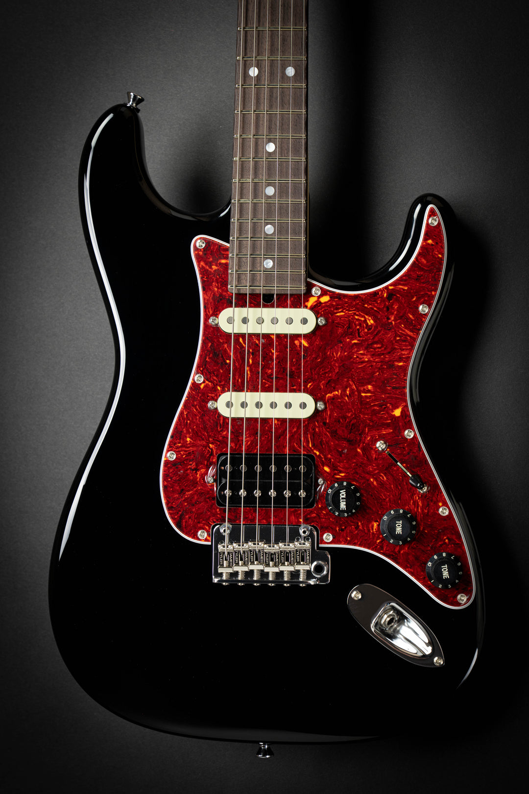 The Black Classic Level 1 (J26025)