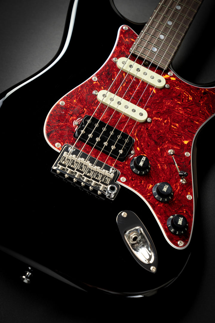 The Black Classic Level 1 (J26025)
