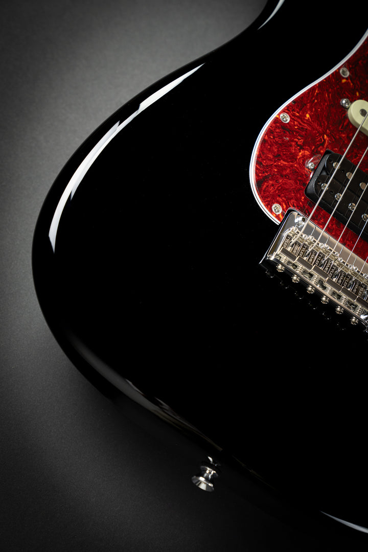 The Black Classic Level 1 (J26025)