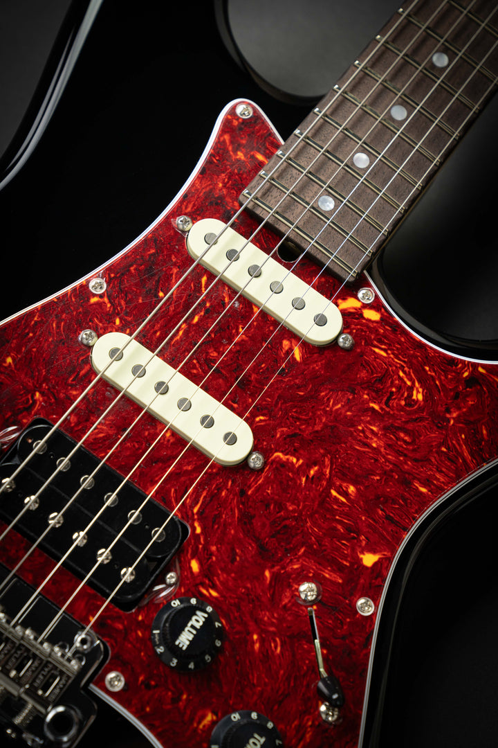 The Black Classic Level 1 (J26025)