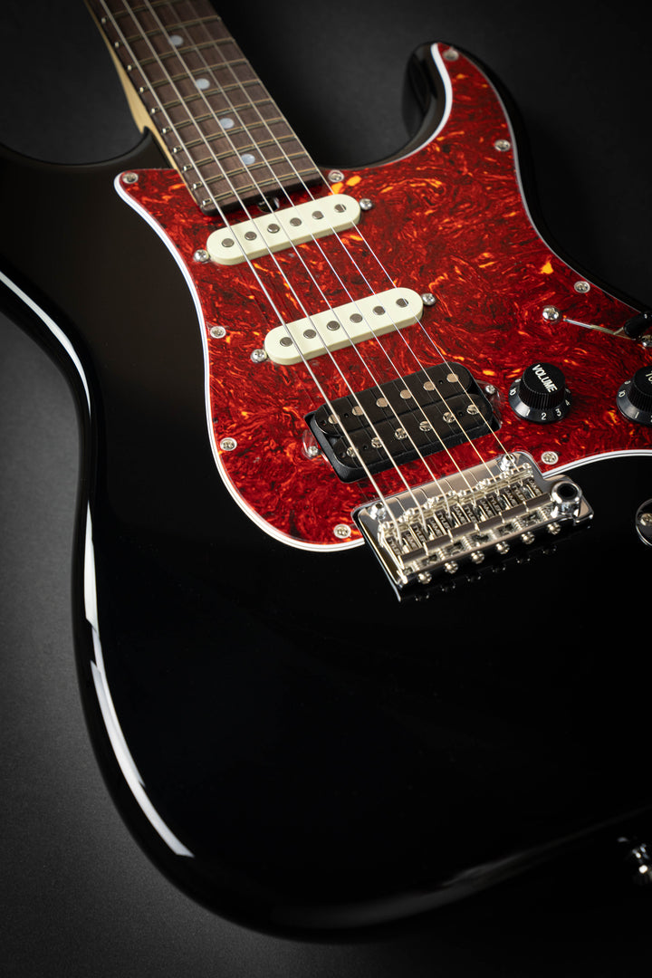 The Black Classic Level 1 (J26025)