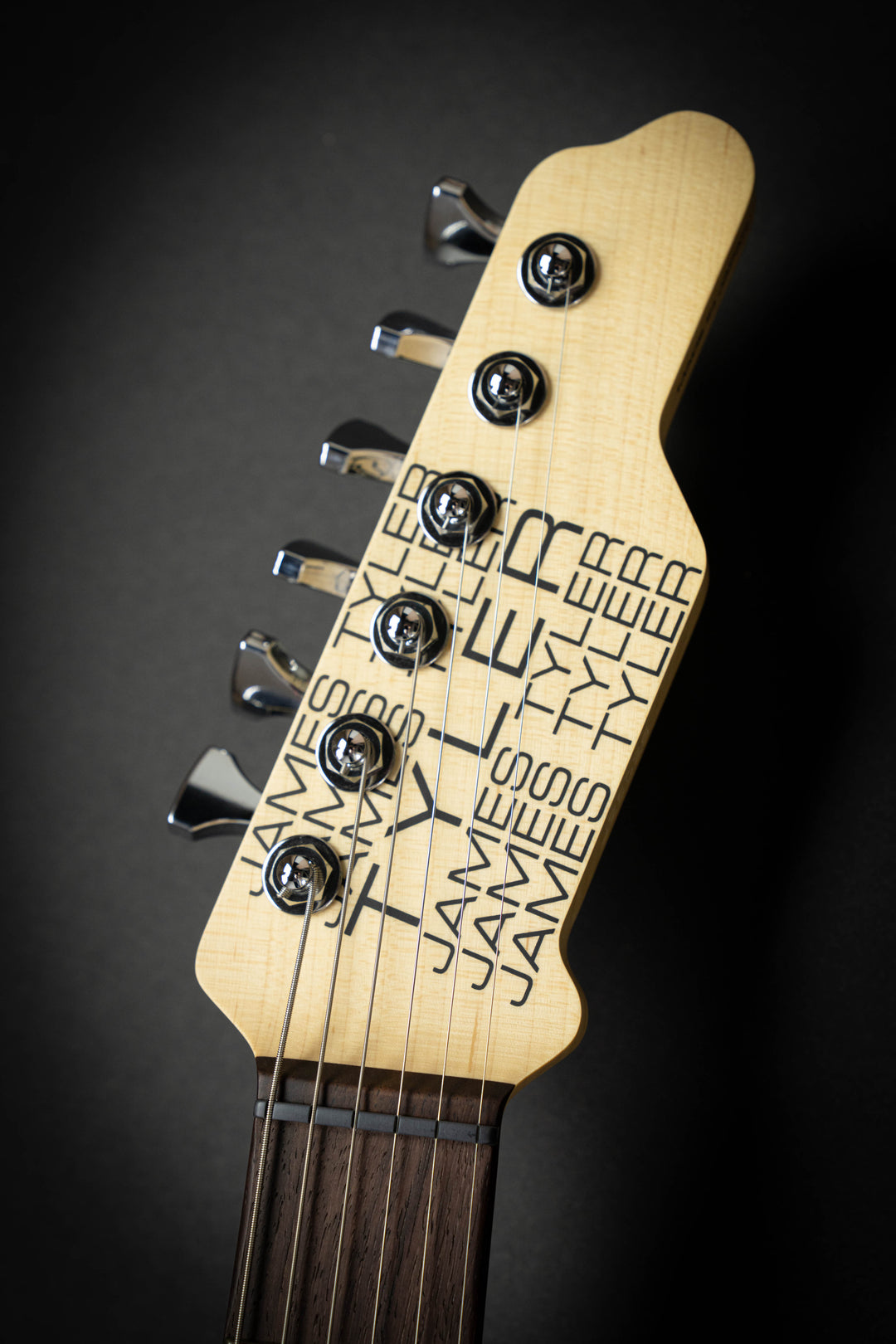 The Black Classic Level 1 (J26025)