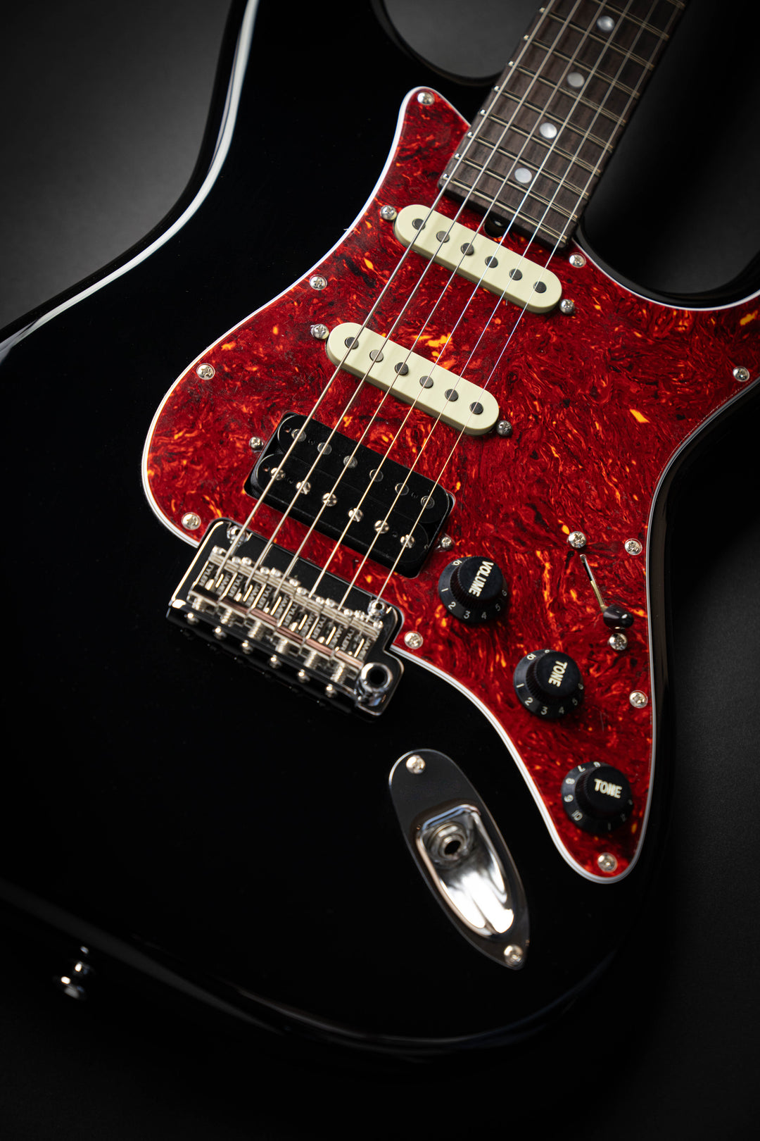 The Black Classic Level 1 (J25186)