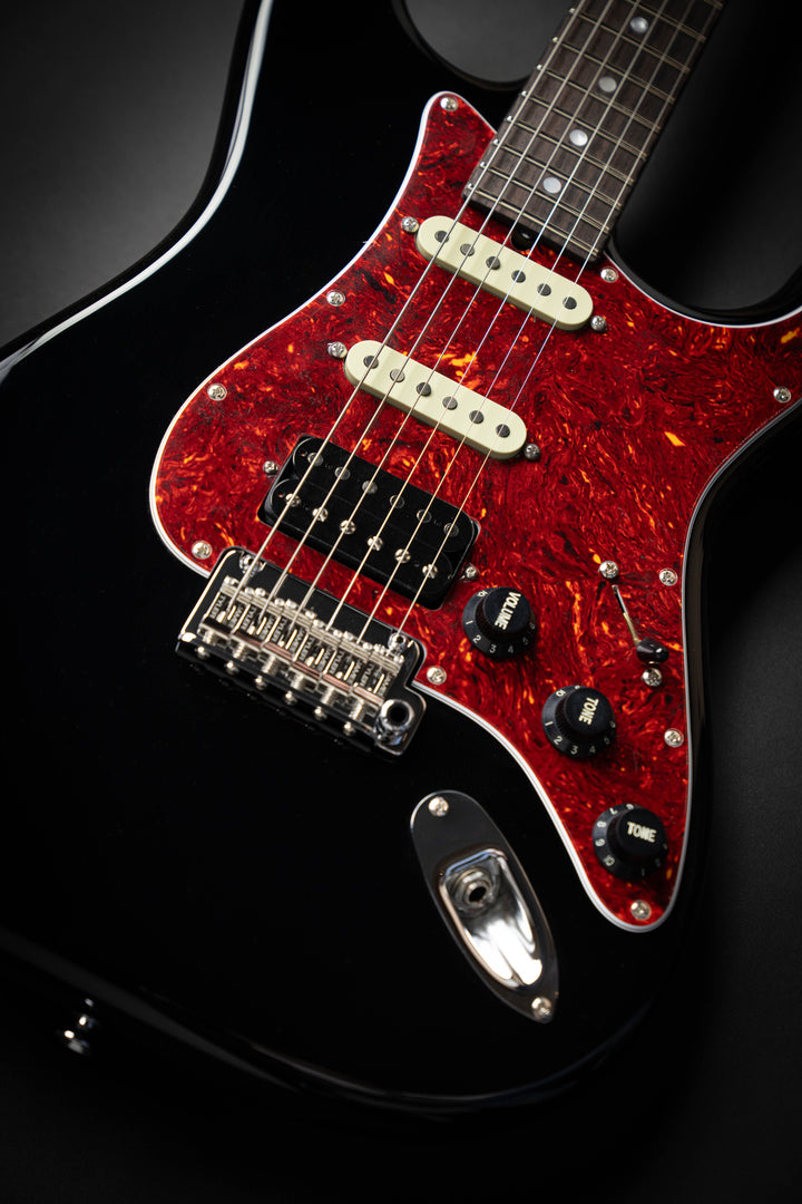 The Black Classic Level 1 (J25186)