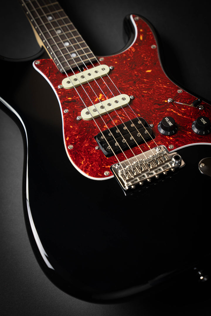 The Black Classic Level 1 (J25186)