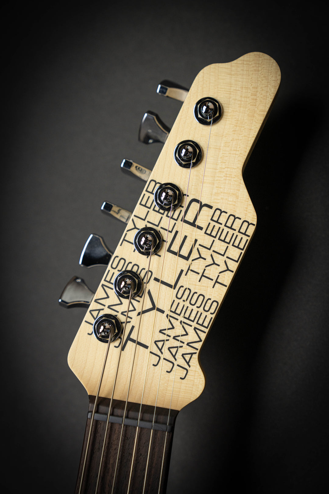 The Black Classic Level 1 (J25186)