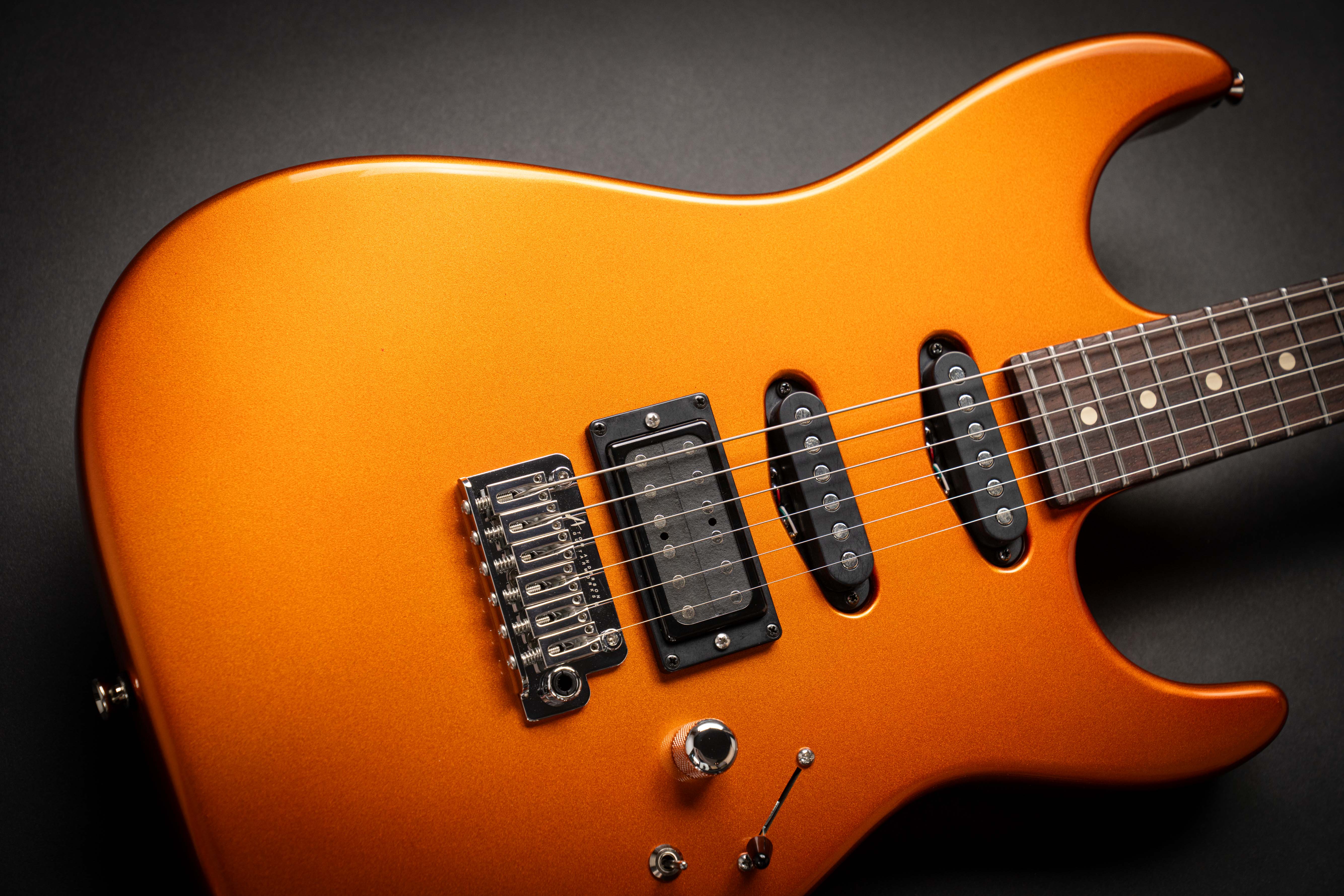 トム・ロンページ Tom Anderson Pro Am Candy Apple Orange (04-14-24P) – Guitars Rebellion