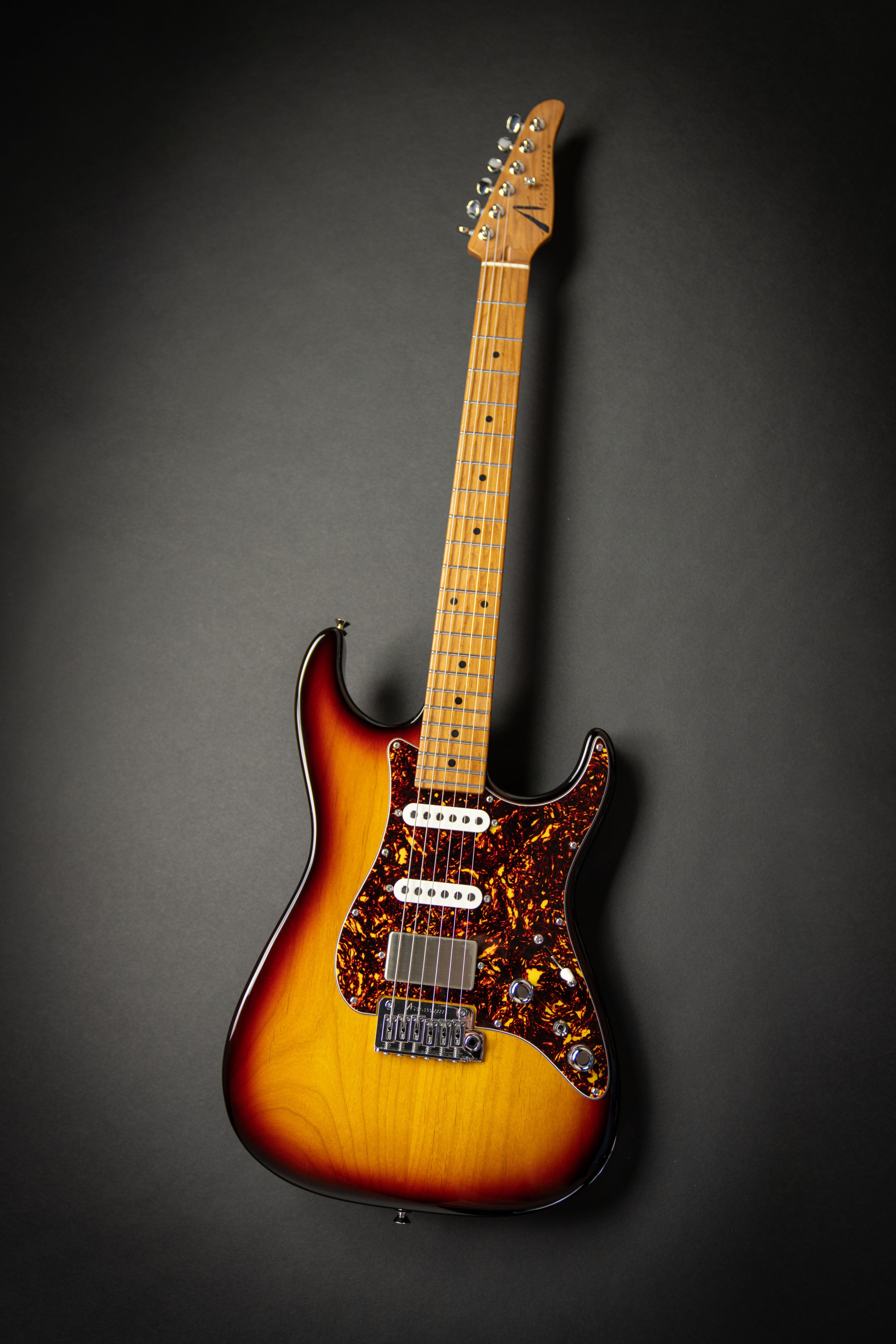 Tom Anderson The Classic 3 Color Burst (010923A) – Guitars Rebellion