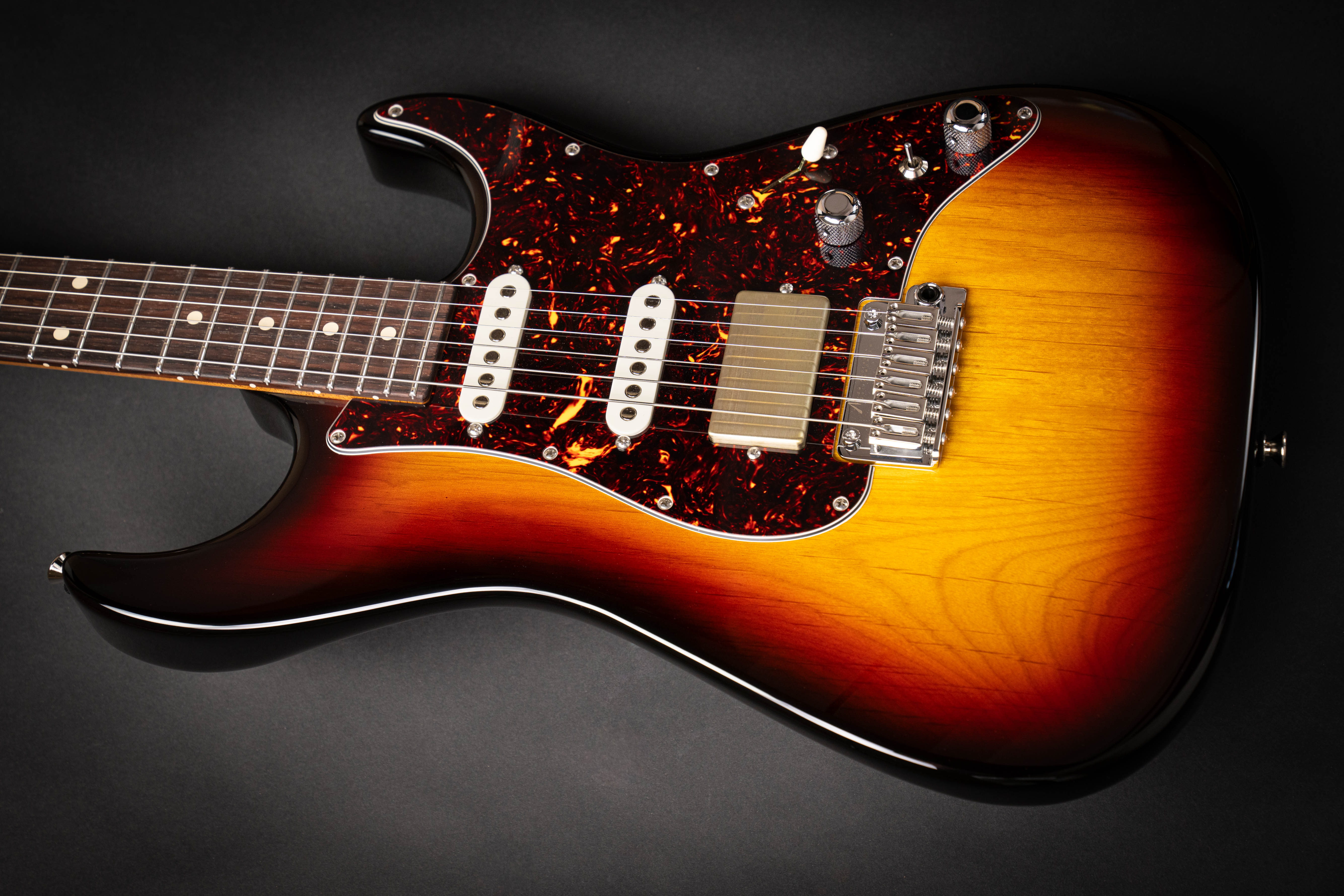 Tom Anderson The Classic 3 Color Burst (04-04-24P) – Guitars Rebellion