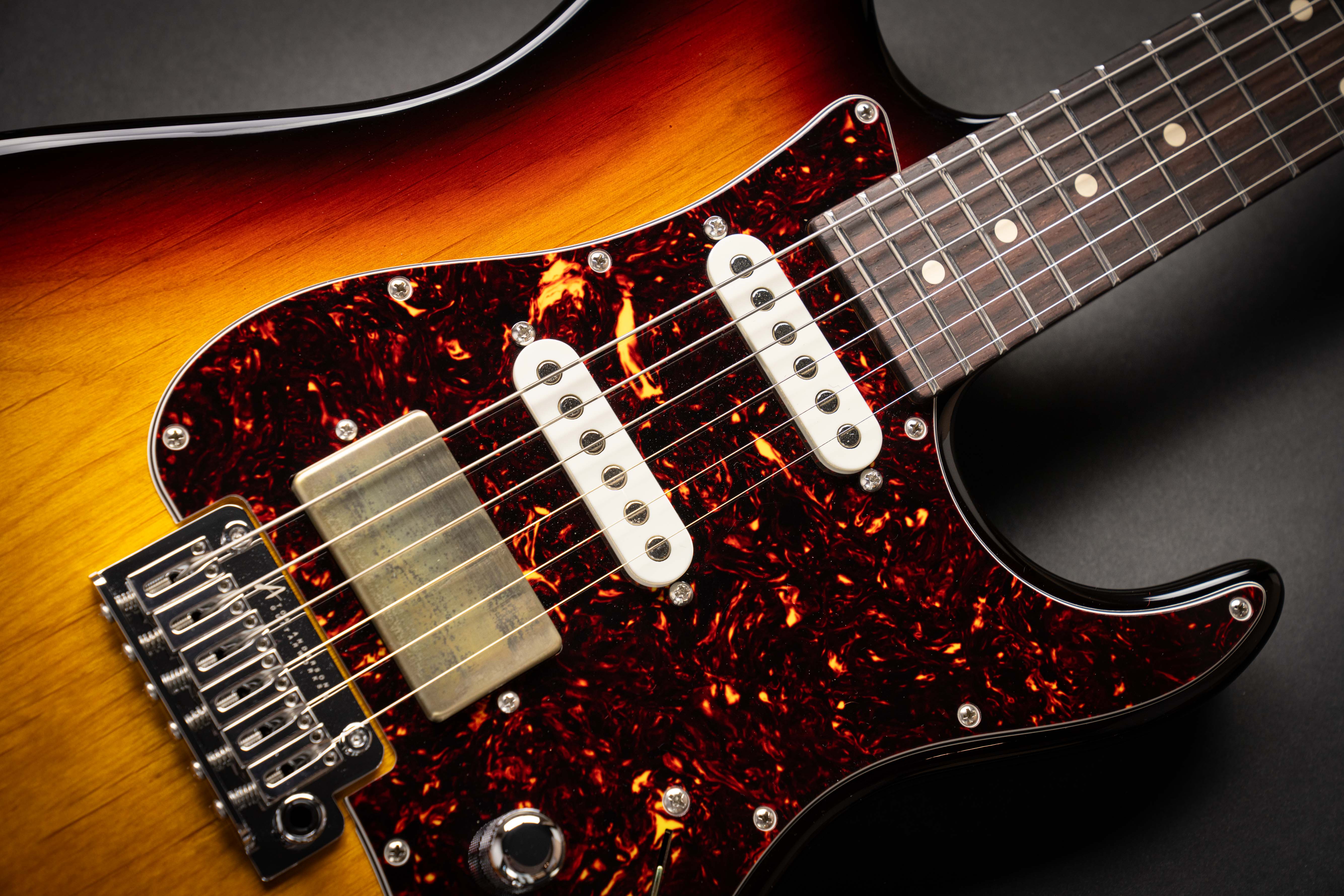 Tom Anderson The Classic 3 Color Burst (04-04-24P) – Guitars Rebellion