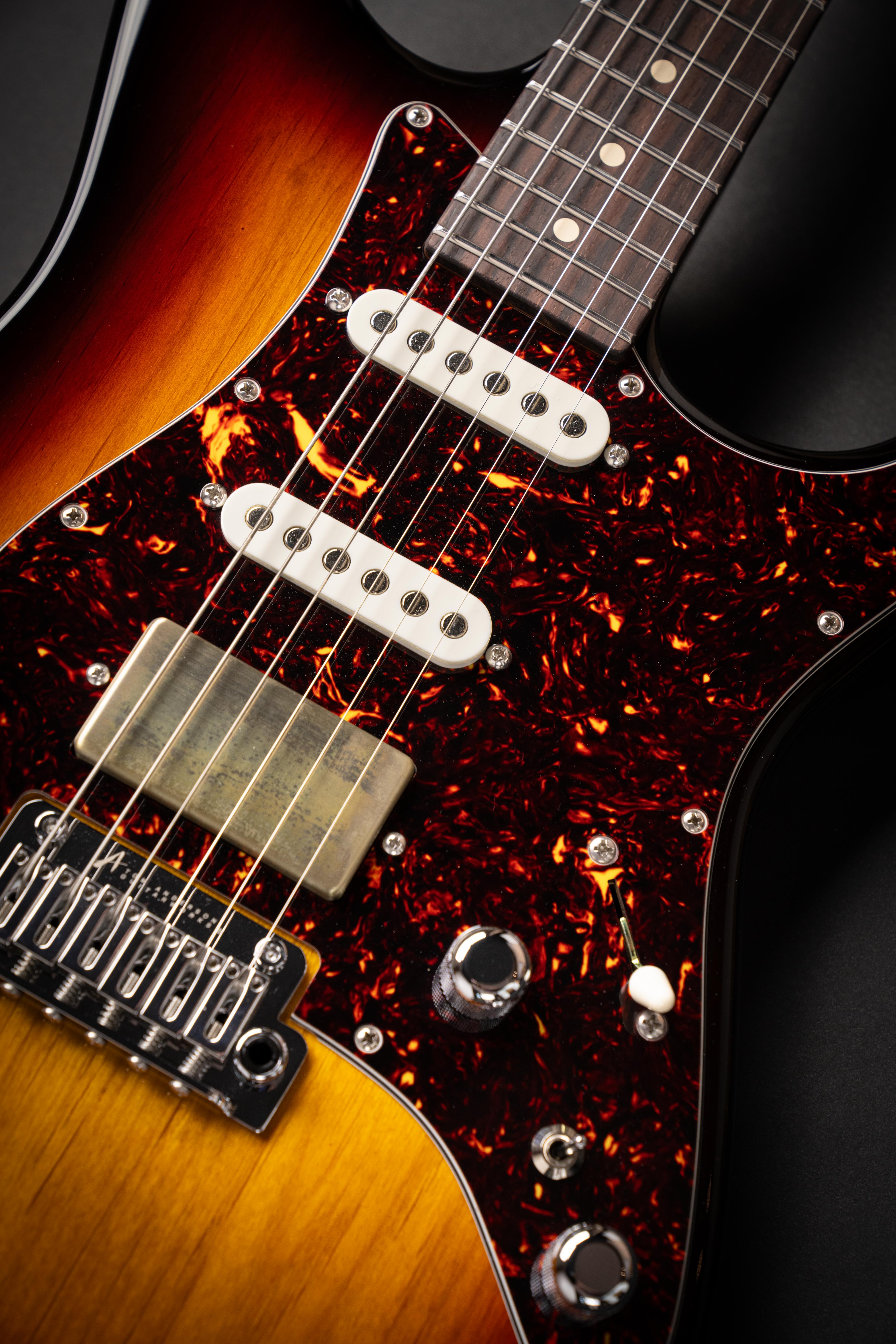 ギター Tom Anderson the classic 3 color burst Tom Anderson The Classic 3 Color Burst (010923A) – Guitars Rebellion