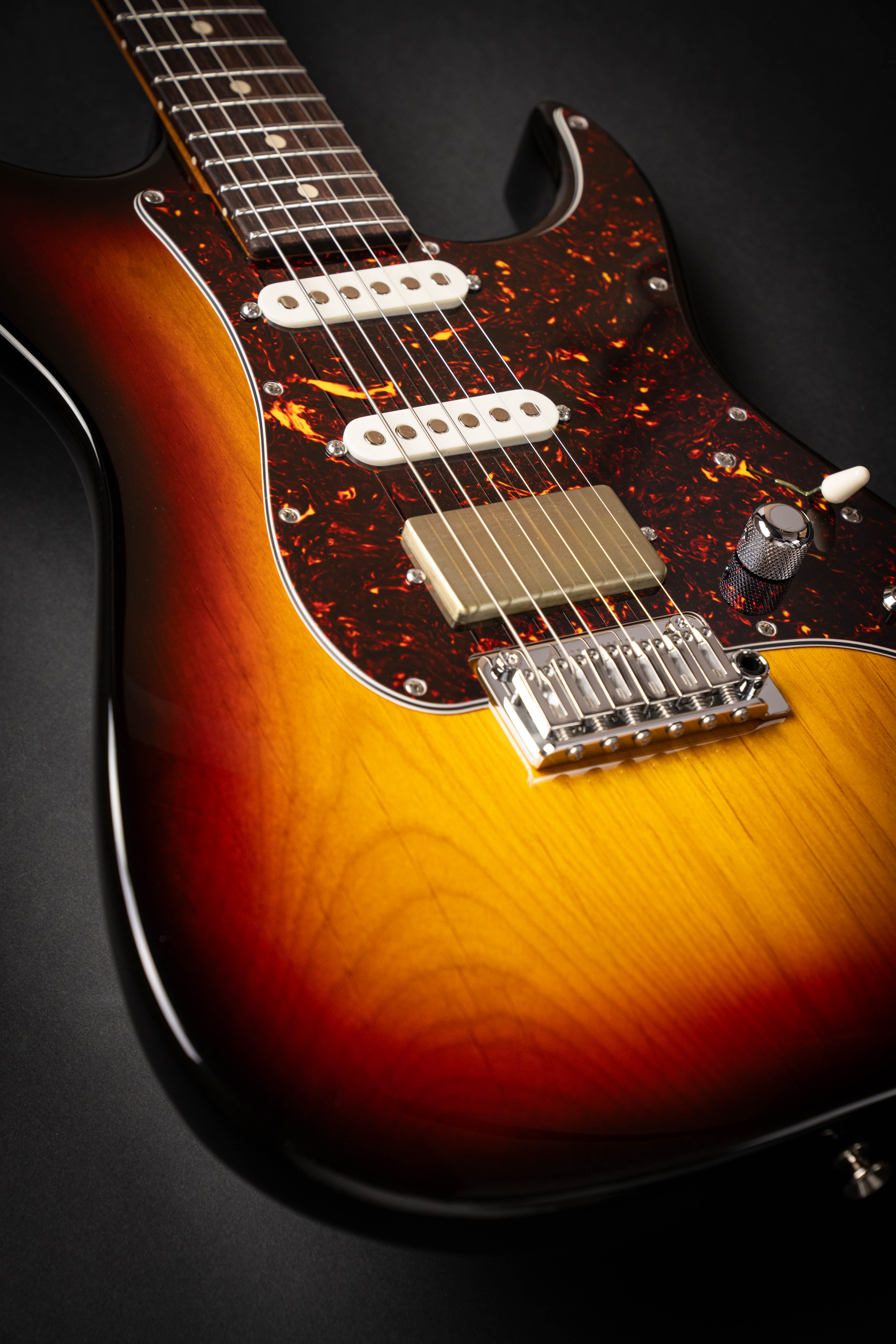 Tom Anderson The Classic 3 Color Burst (04-04-24P) – Guitars Rebellion
