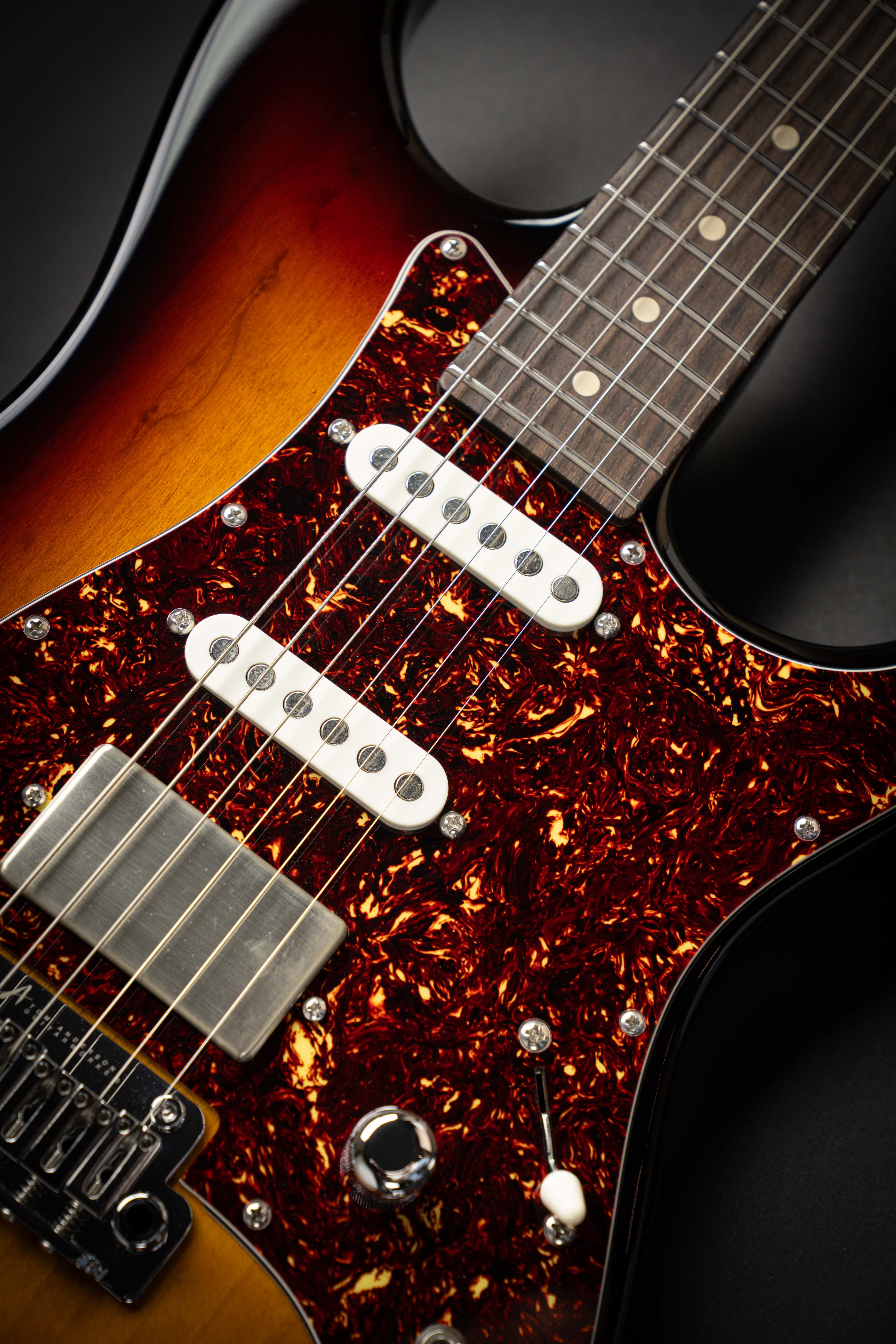 Tom Anderson The Classic 3 Color Burst (090625A) – Guitars Rebellion