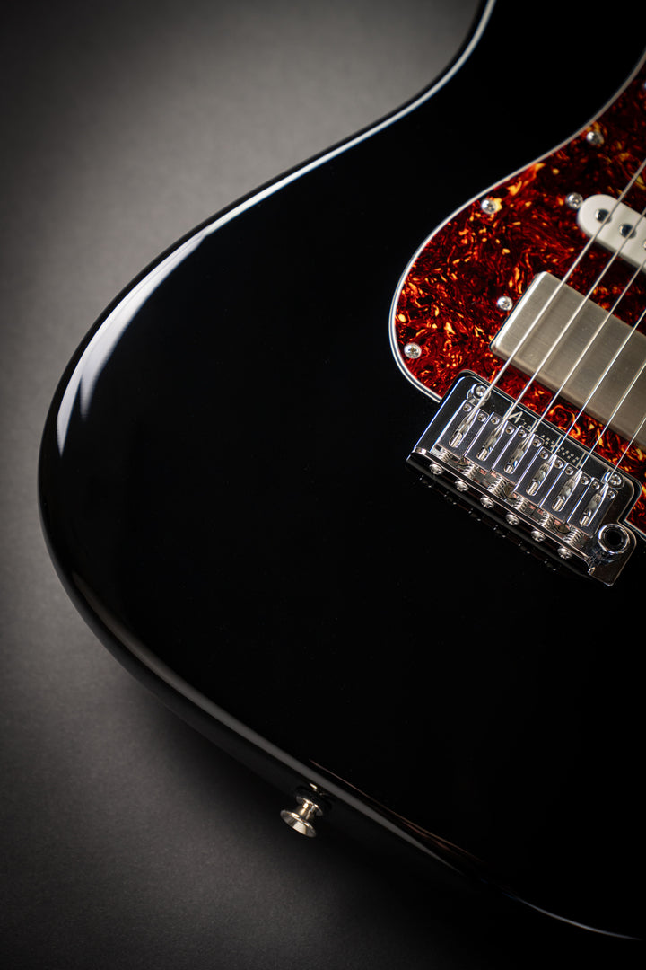 The Classic Black (110824N)