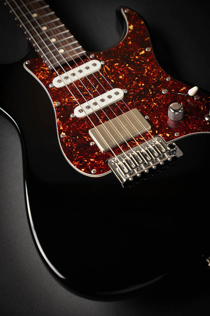 The Classic Black (110824N)