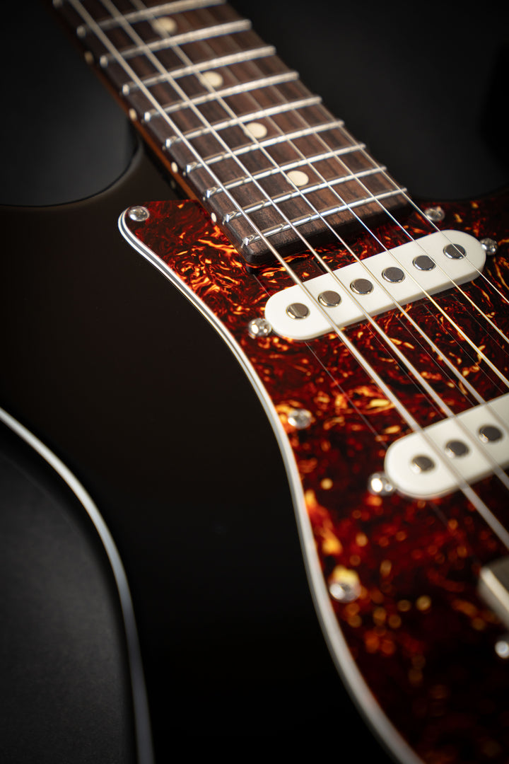 The Classic Black (110824N)