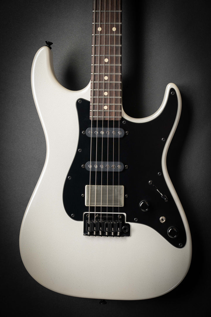 The Classic Pearl White (110825P)