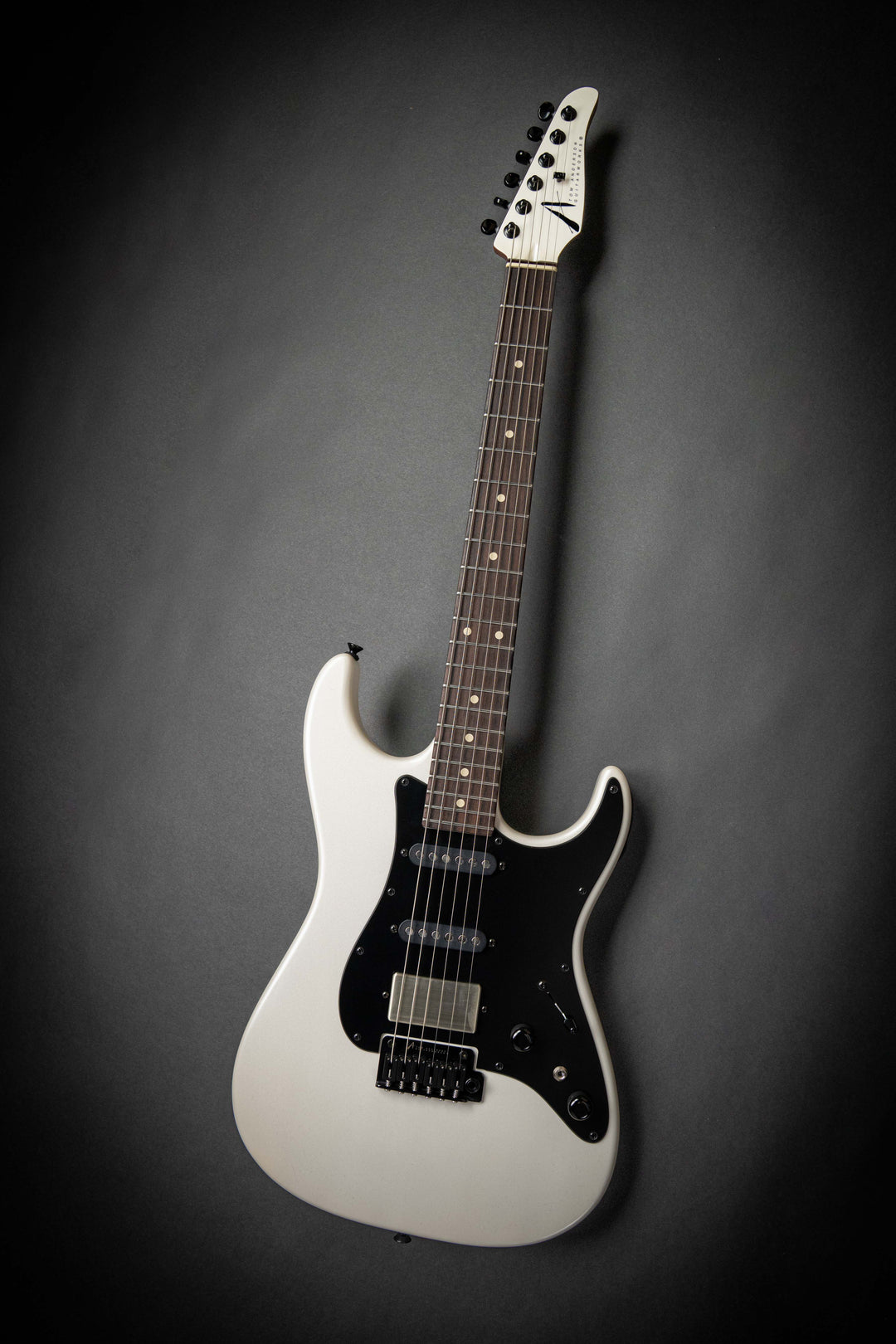 The Classic Pearl White (110825P)