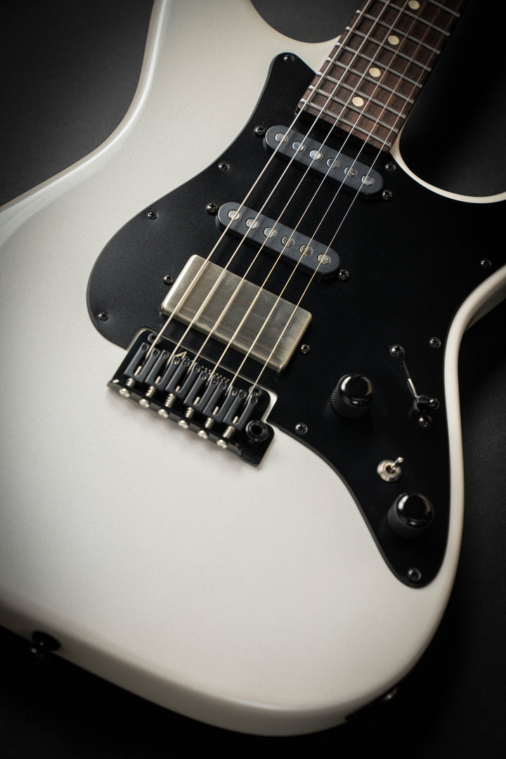 The Classic Pearl White (110825P)