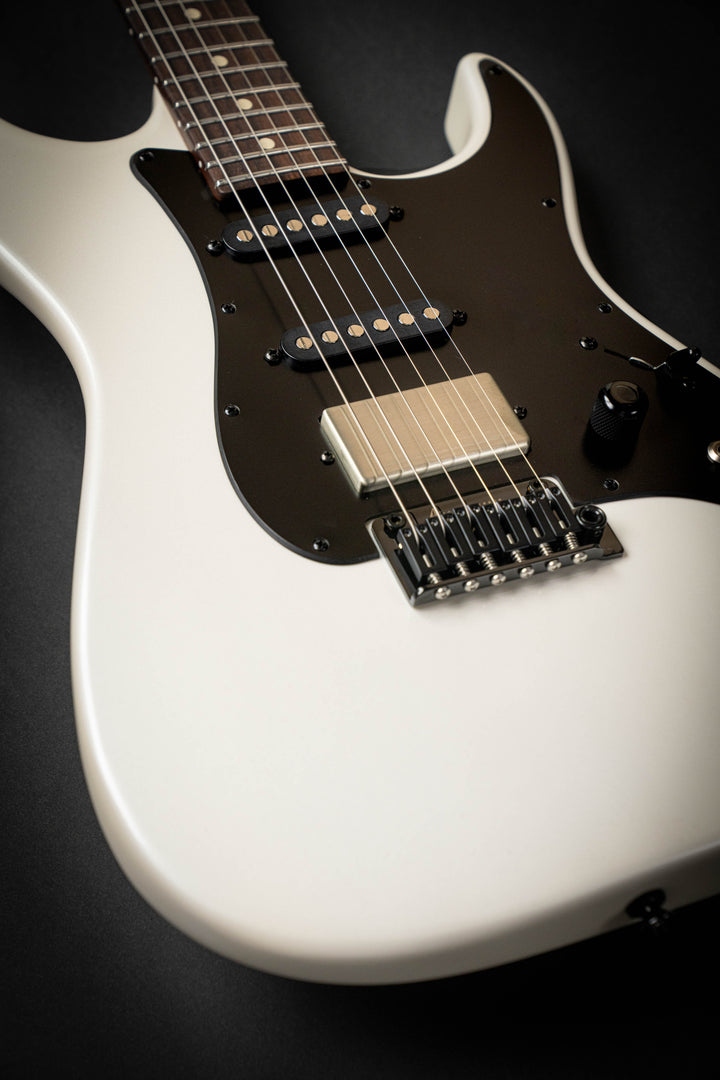 The Classic Pearl White (110825P)