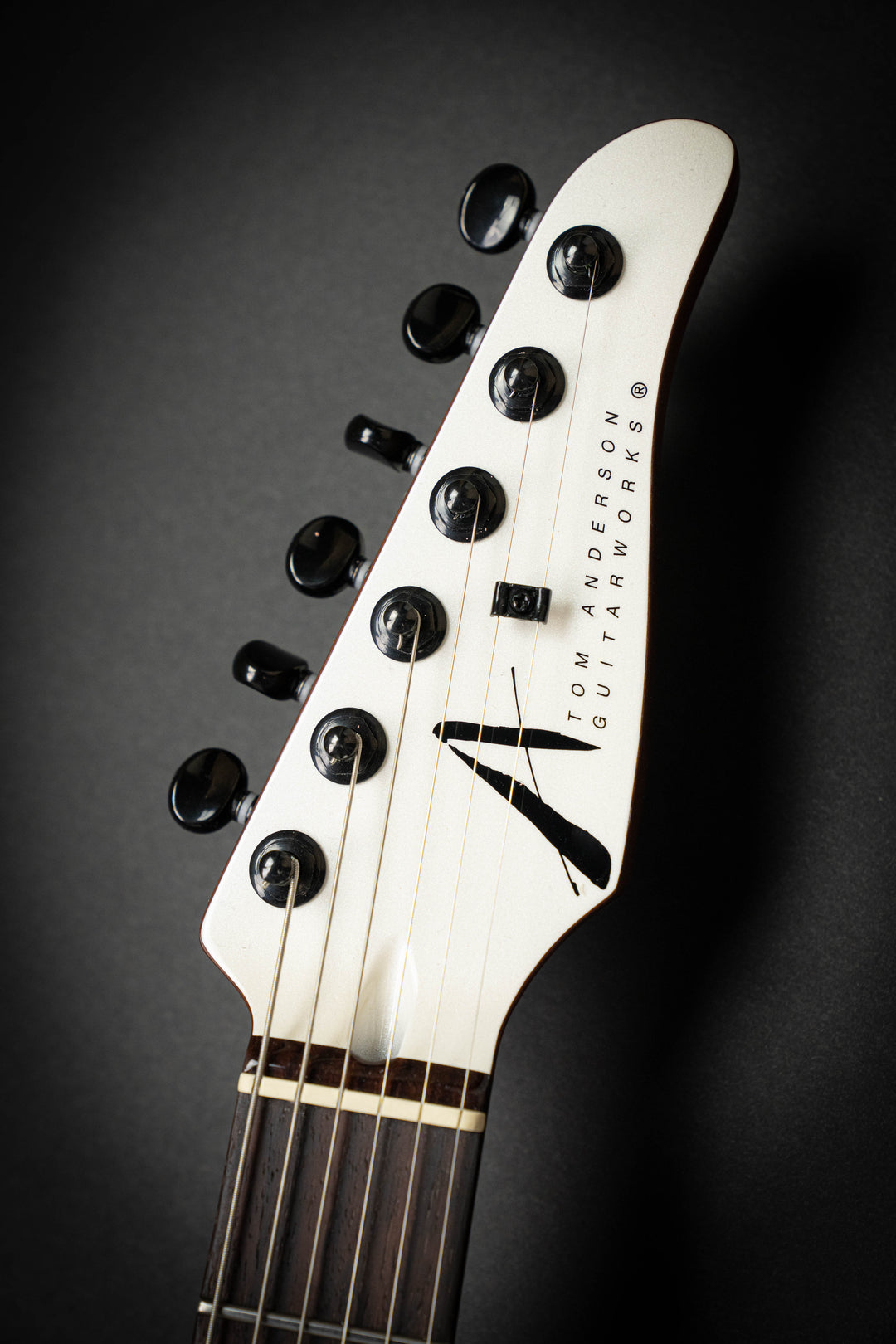 The Classic Pearl White (110825P)