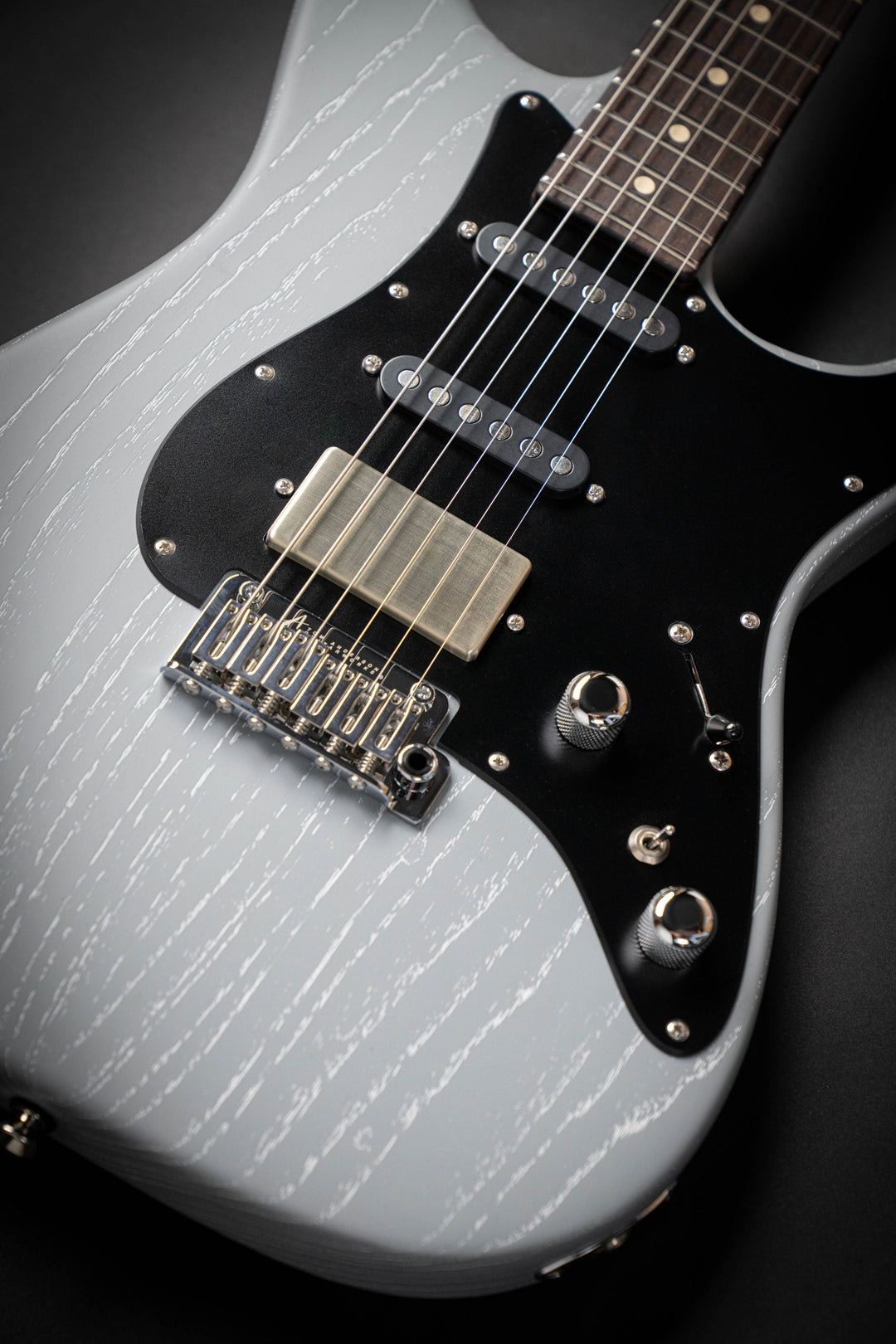 The Classic Satin Organic Grain Super Sonic Gray (120725A)