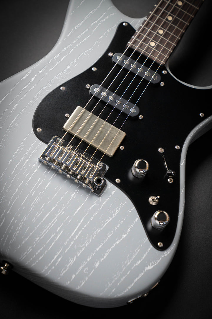 The Classic Satin Organic Grain Super Sonic Gray (120725A)