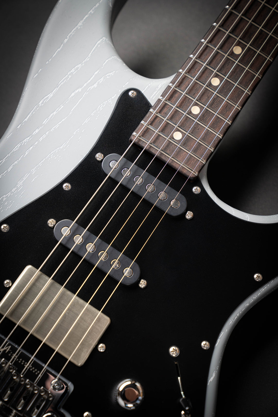 The Classic Satin Organic Grain Super Sonic Gray (120725A)