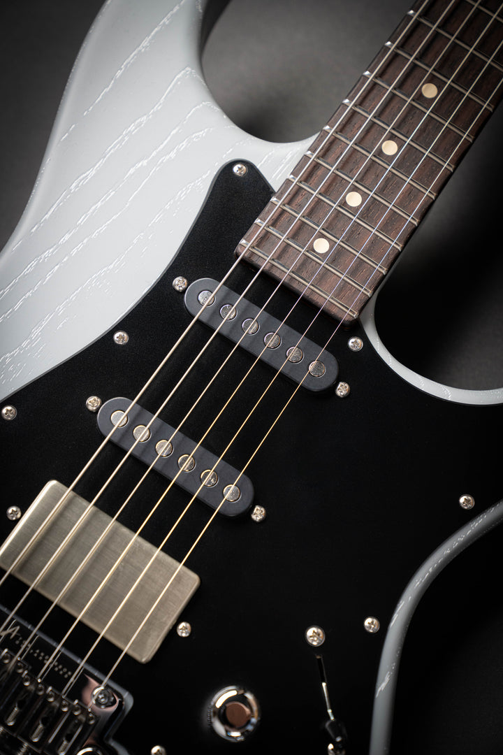 The Classic Satin Organic Grain Super Sonic Gray (120725A)