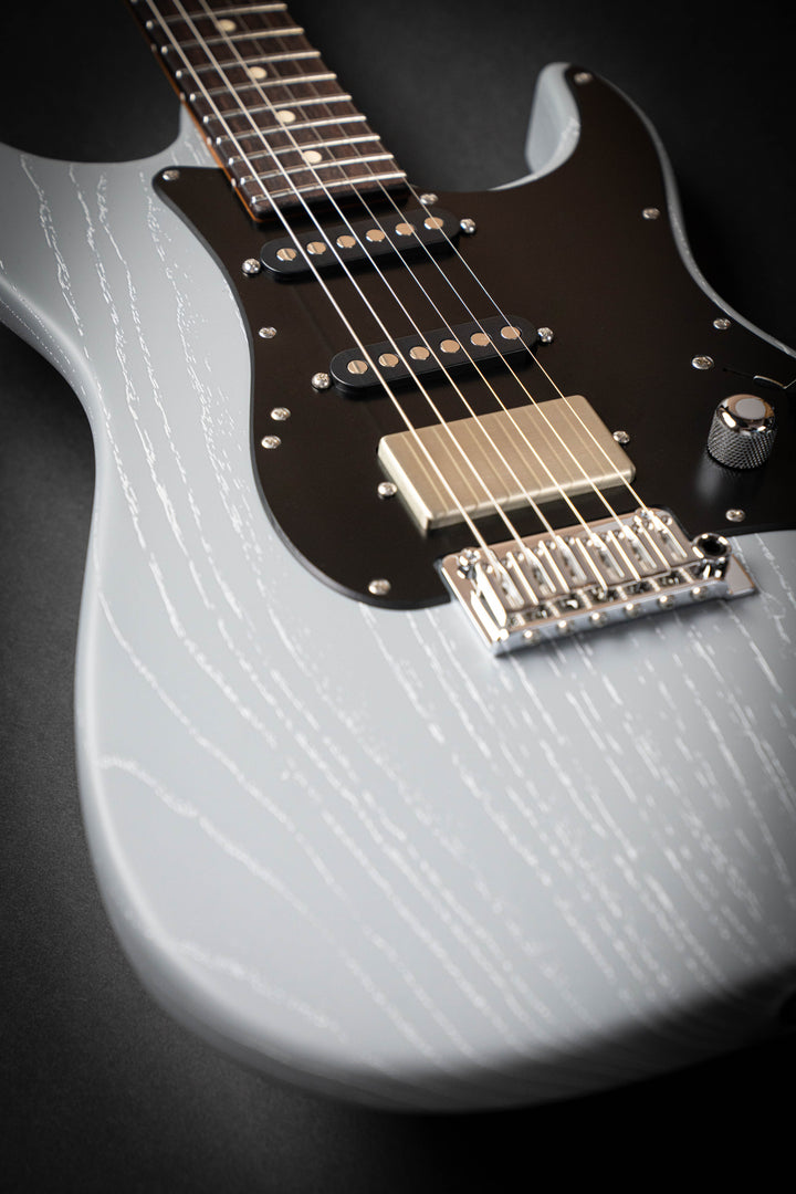 The Classic Satin Organic Grain Super Sonic Gray (120725A)