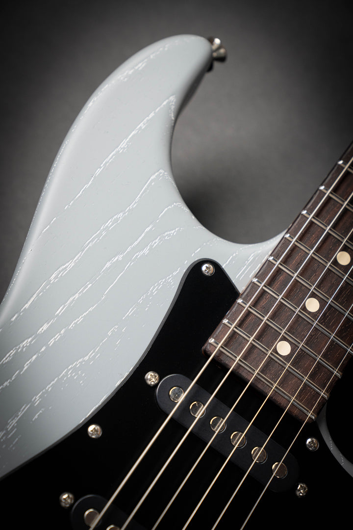 The Classic Satin Organic Grain Super Sonic Gray (120725A)