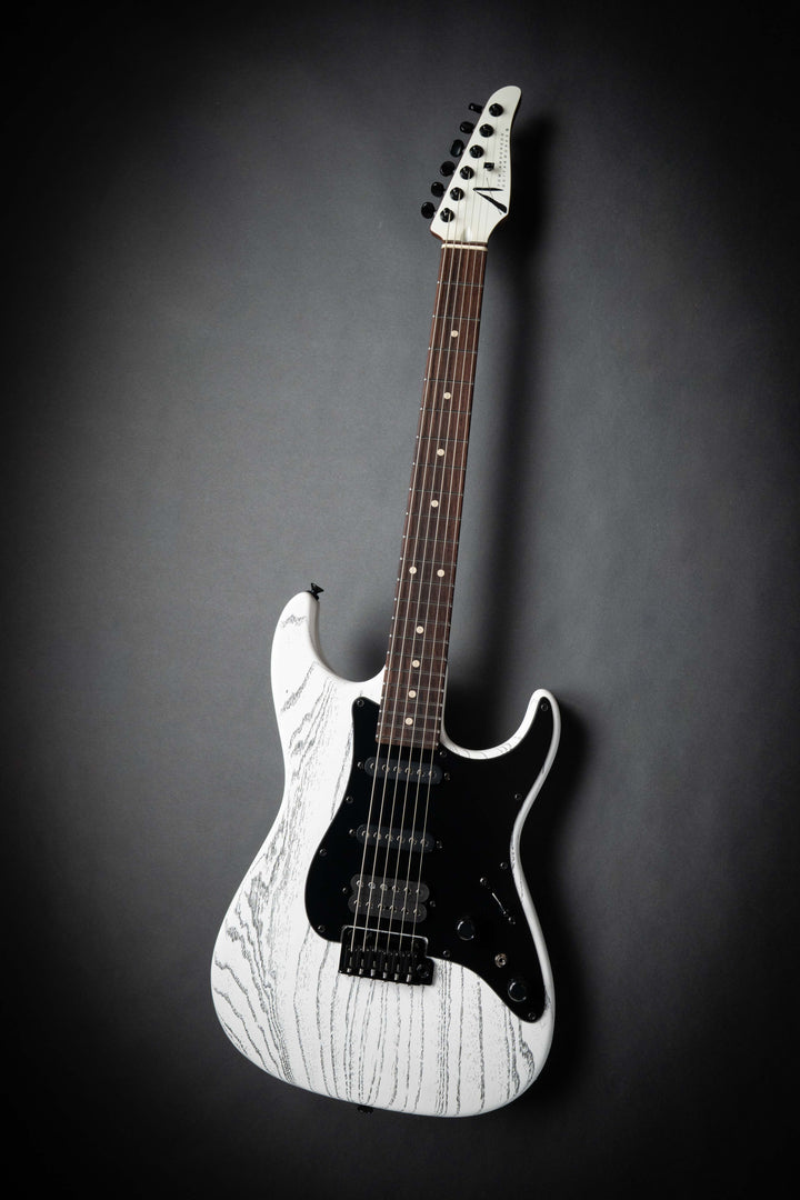The Classic Satin Organic Grain White with Black (071526A)