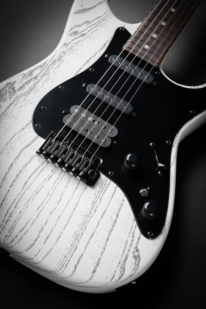 The Classic Satin Organic Grain White with Black (071526A)
