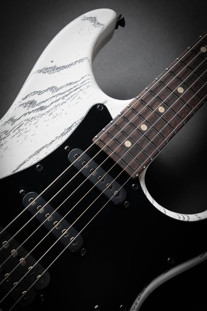 The Classic Satin Organic Grain White with Black (071526A)