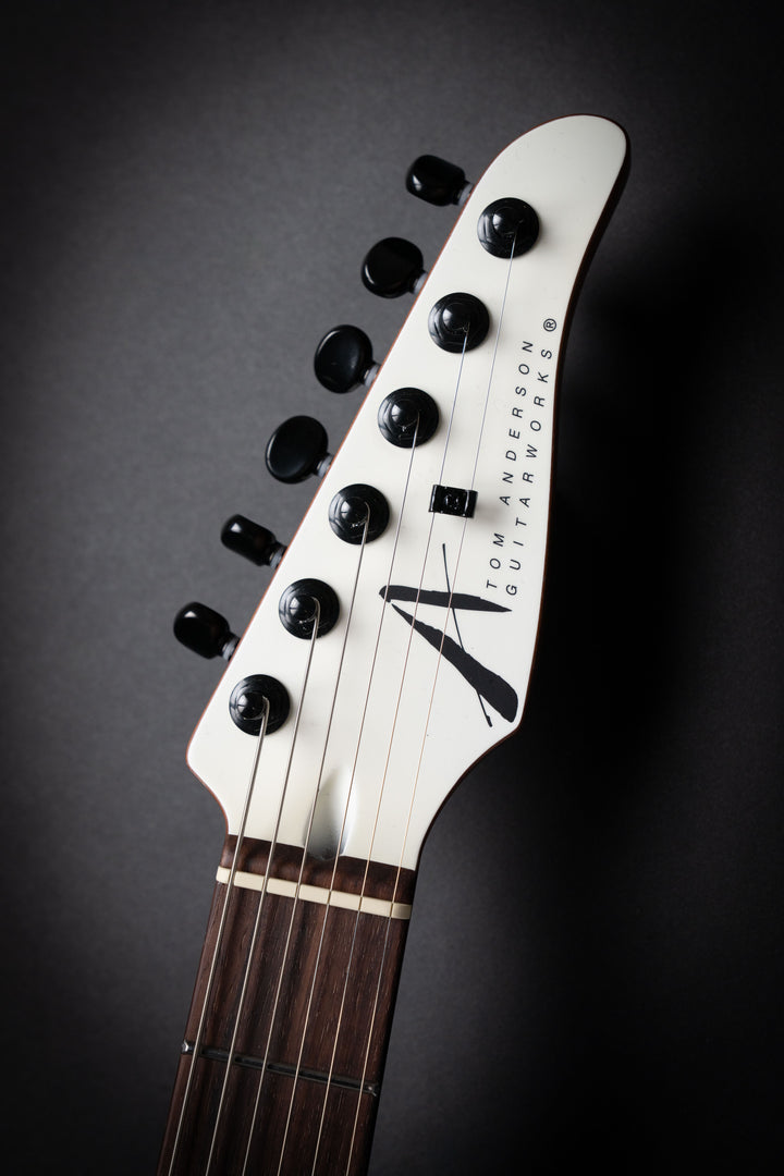 The Classic Satin Organic Grain White with Black (071526A)