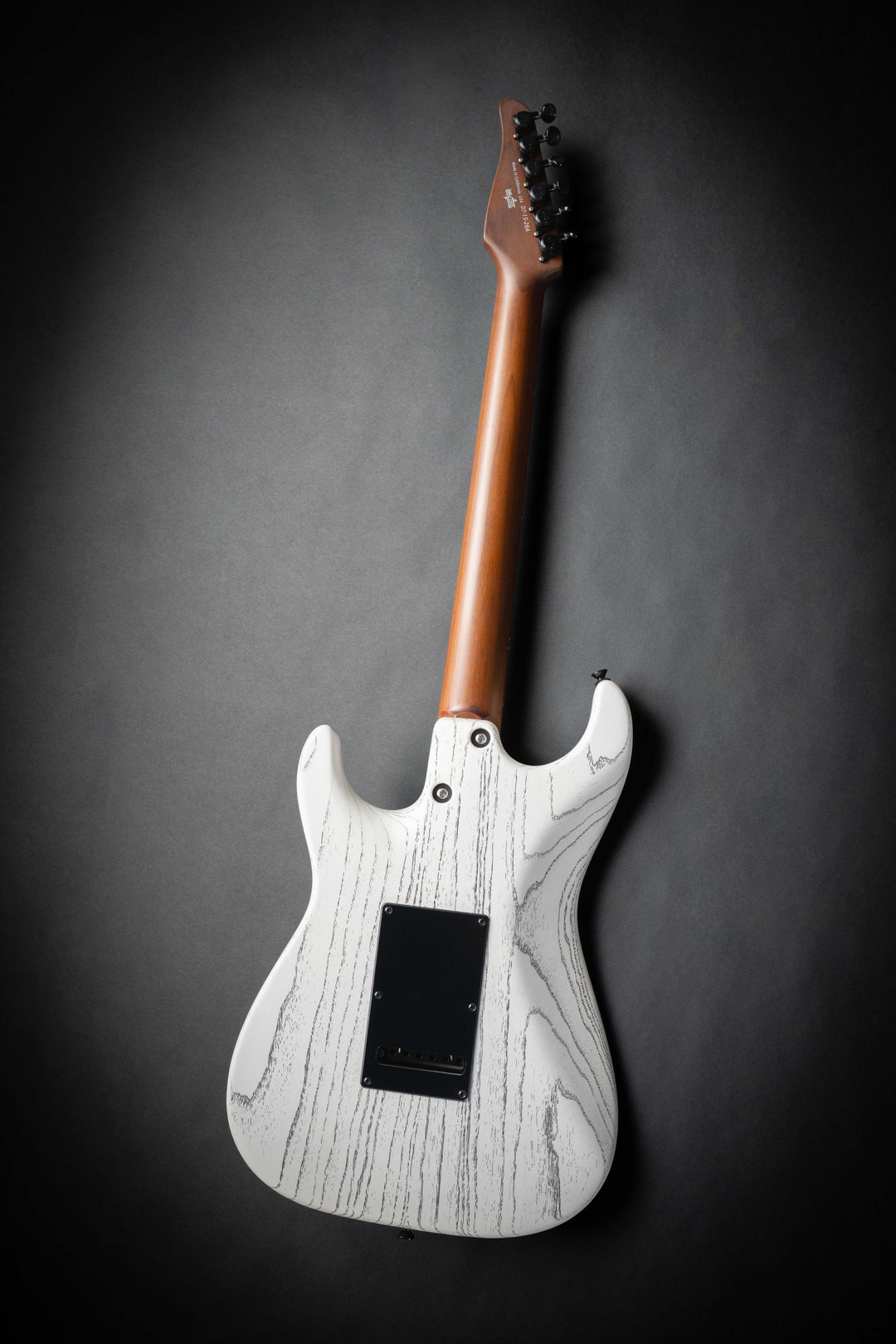 The Classic Satin Organic Grain White with Black (071526A)