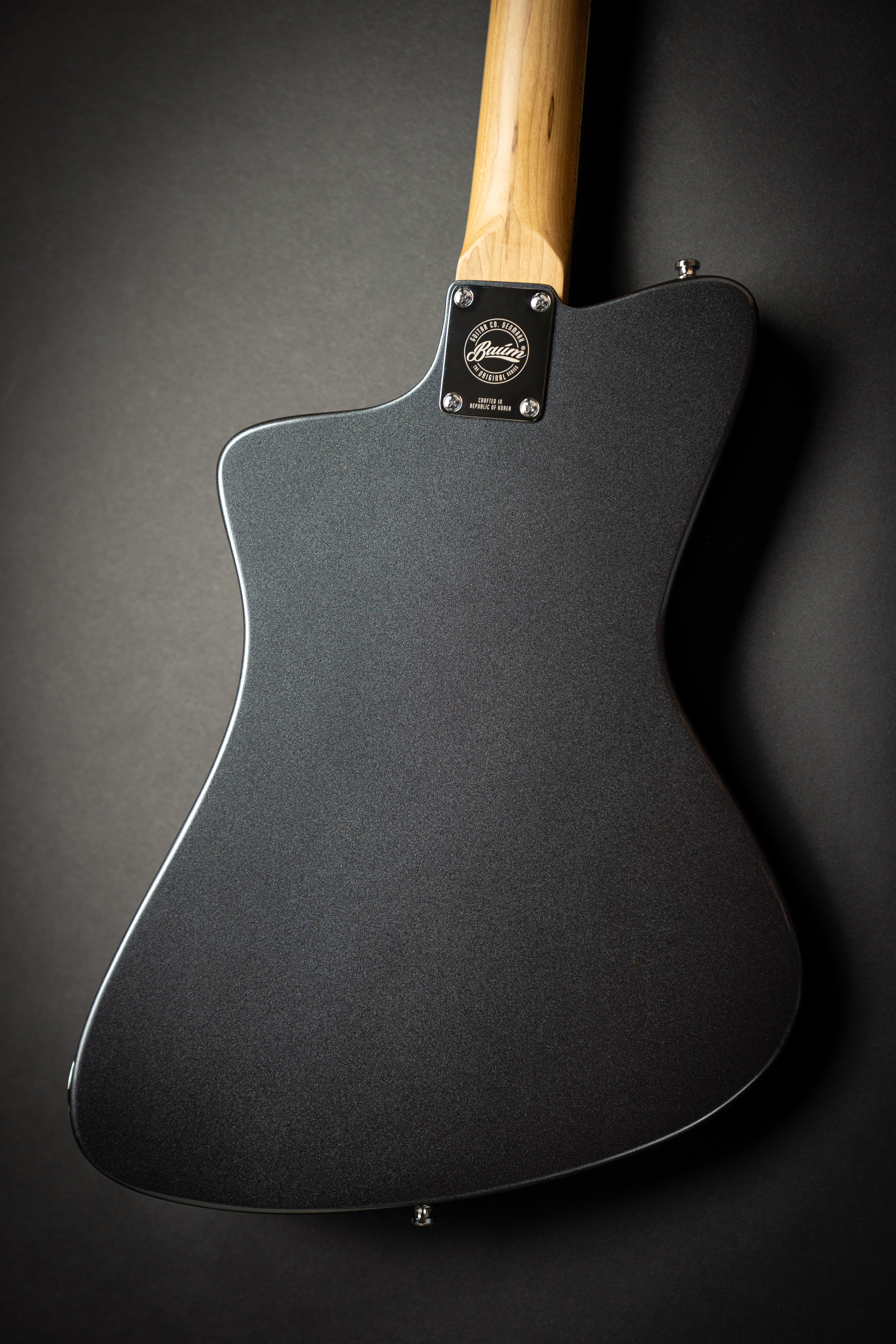 Baum Guitars Wingman Dark Moon ハードケース付き Wingman Dark Moon | Baum Guitars | 取扱いブランド | 株式会社