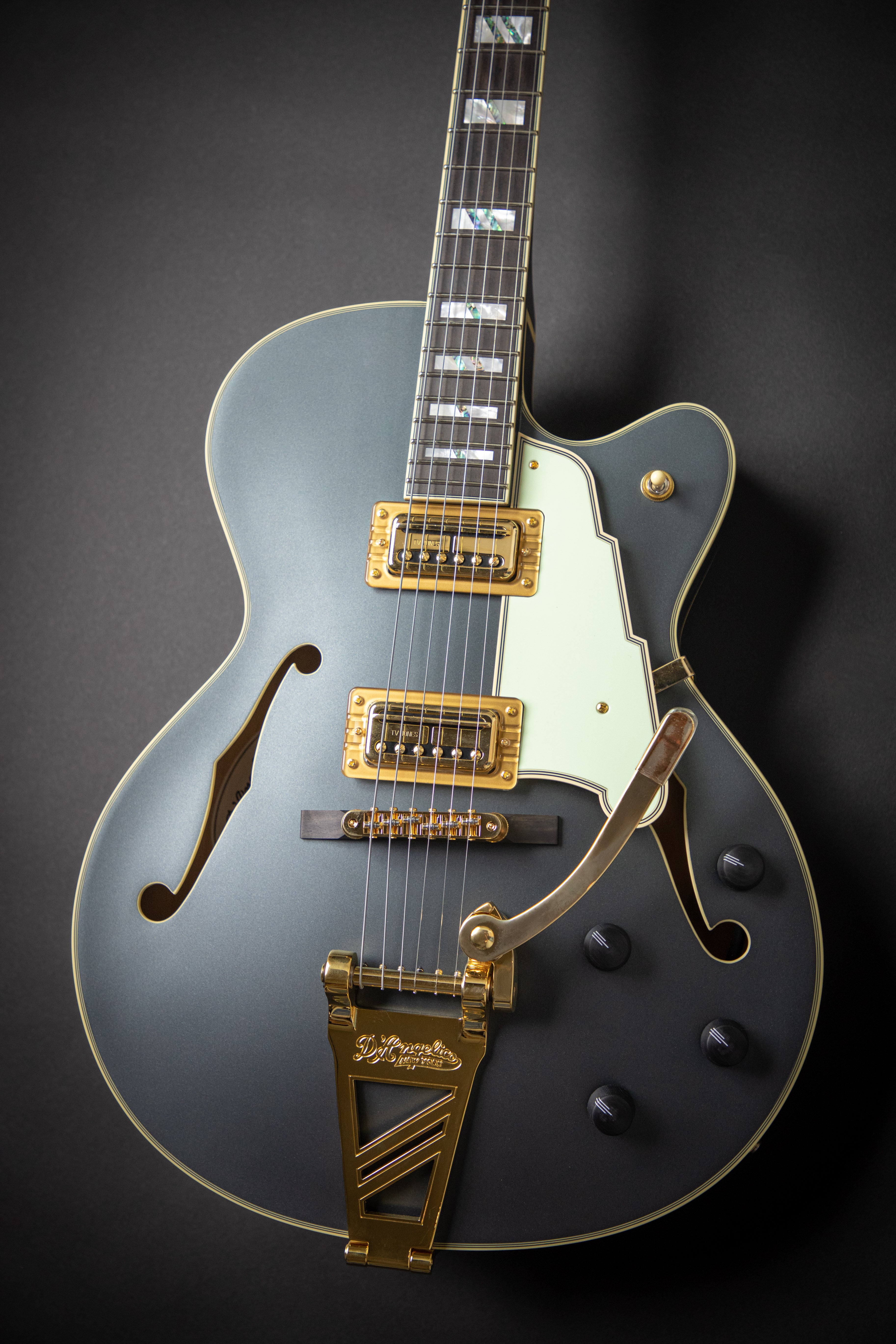 D'Angelico Deluxe 175 LE Matte Charcoal (W2003252) – Guitars Rebellion
