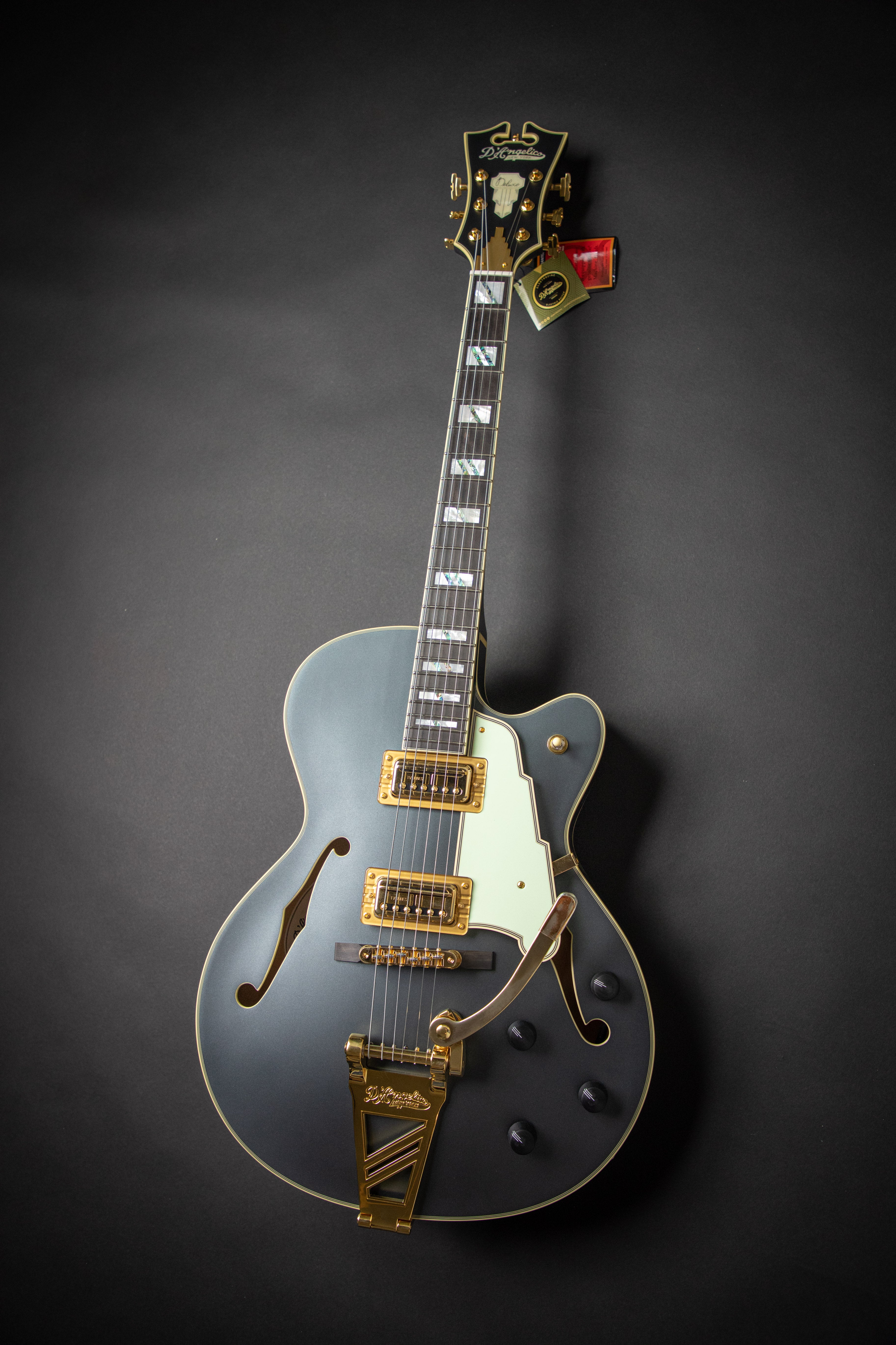 D'Angelico Deluxe 175 LE Matte Charcoal (W2003252) – Guitars Rebellion
