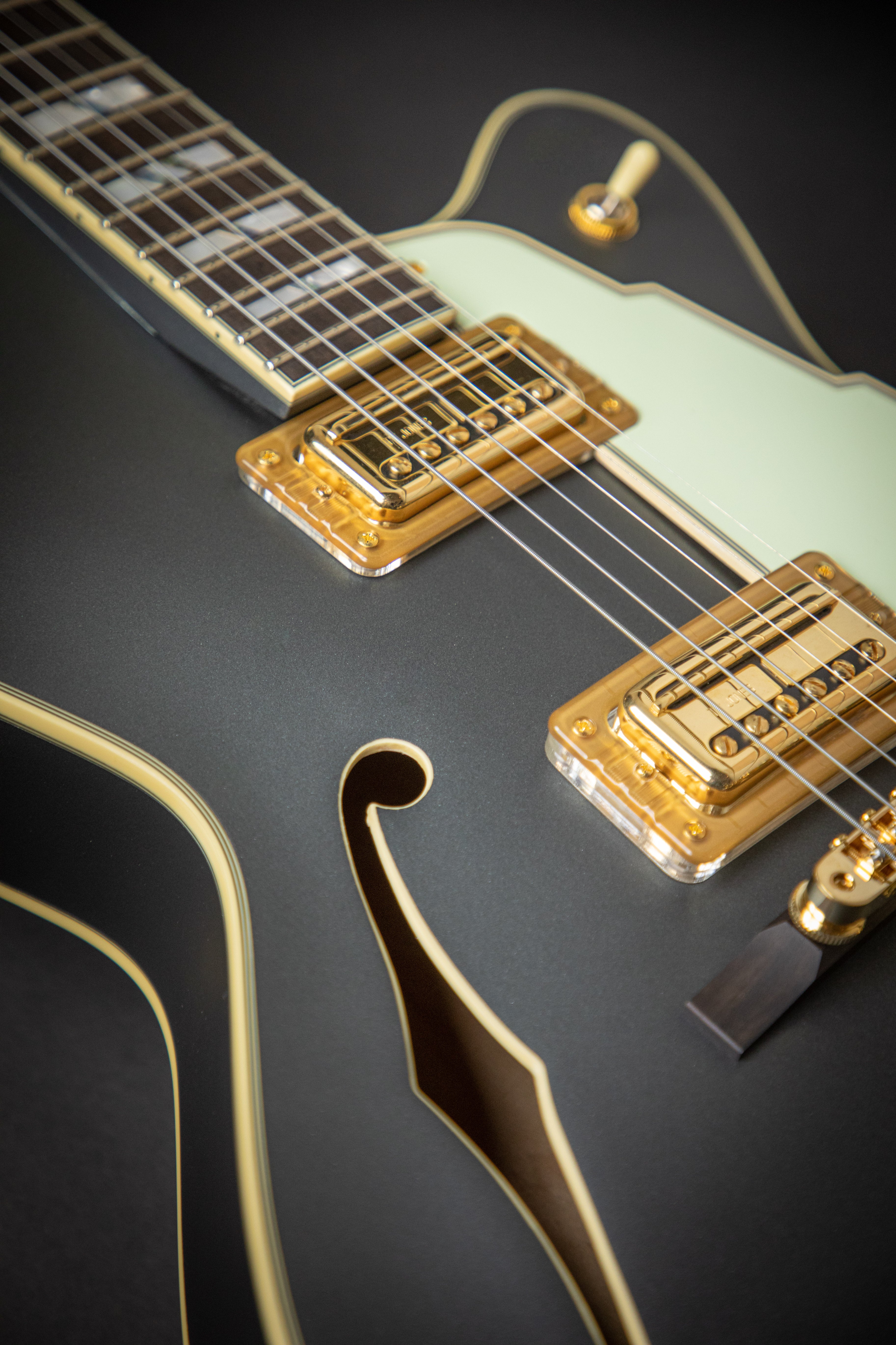 D'Angelico Deluxe 175 LE Matte Charcoal (W2003252) – Guitars Rebellion